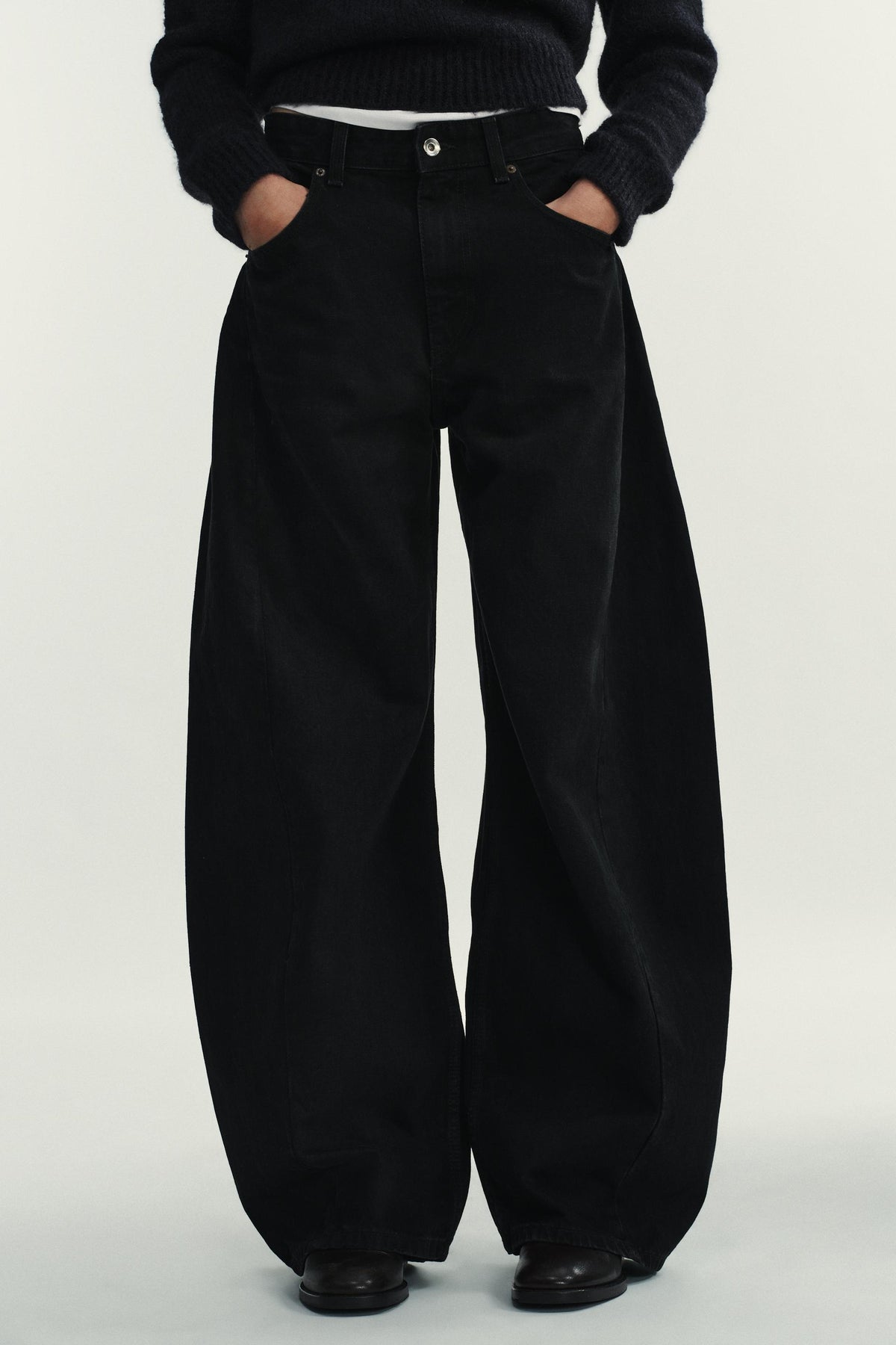 OVERSIZE MID-WAIST JEANS