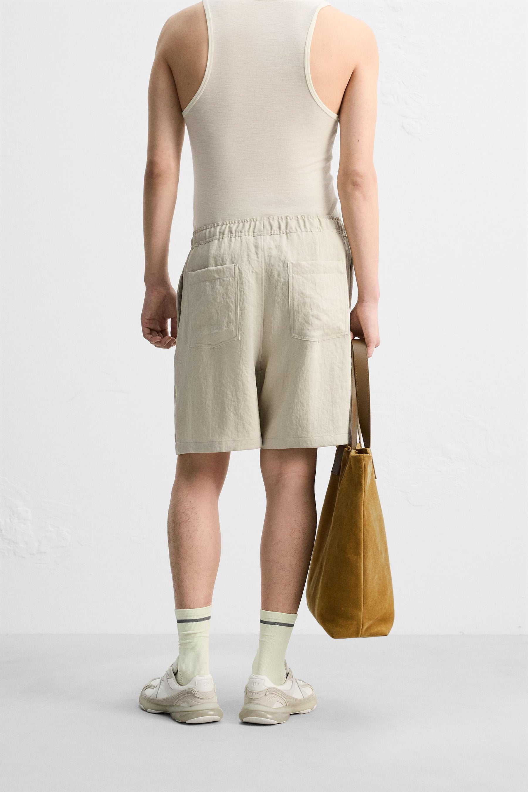 PLEATED FLOWING BERMUDA SHORTS - Image 3