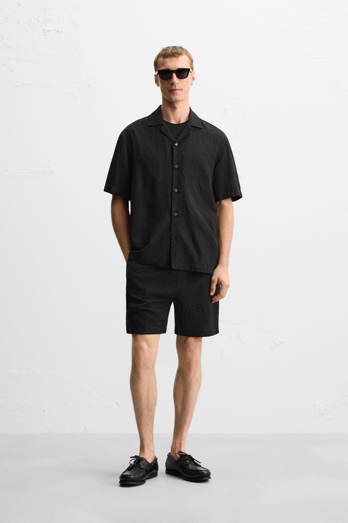 GEOMETRIC JACQUARD BERMUDA SHORTS - Image 1