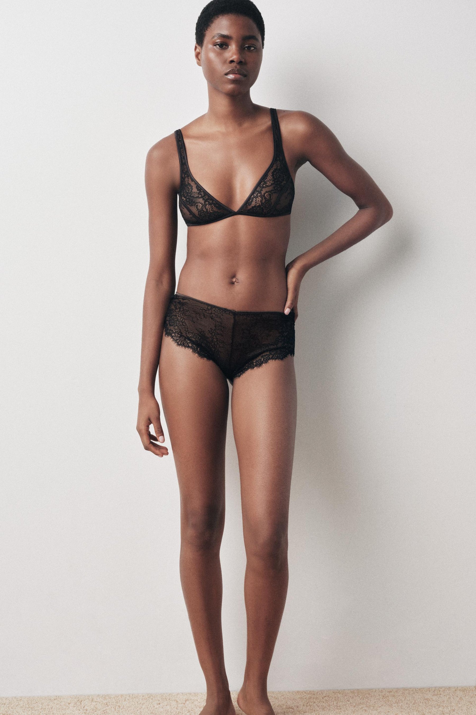 LACE TRIANGLE BRALETTE