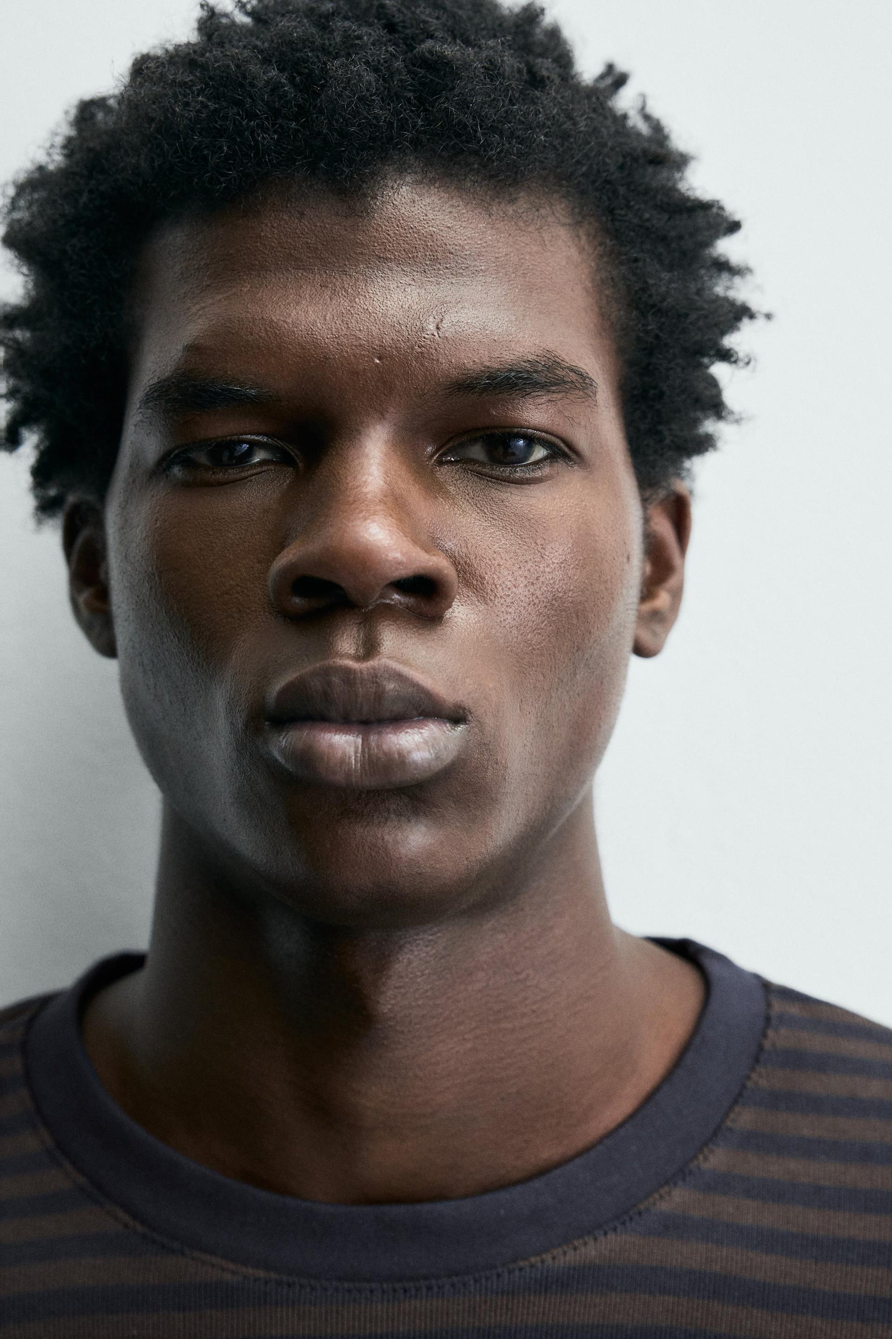 STRIPED T-SHIRT WITH CONTRASTING DETAIL - Image 4