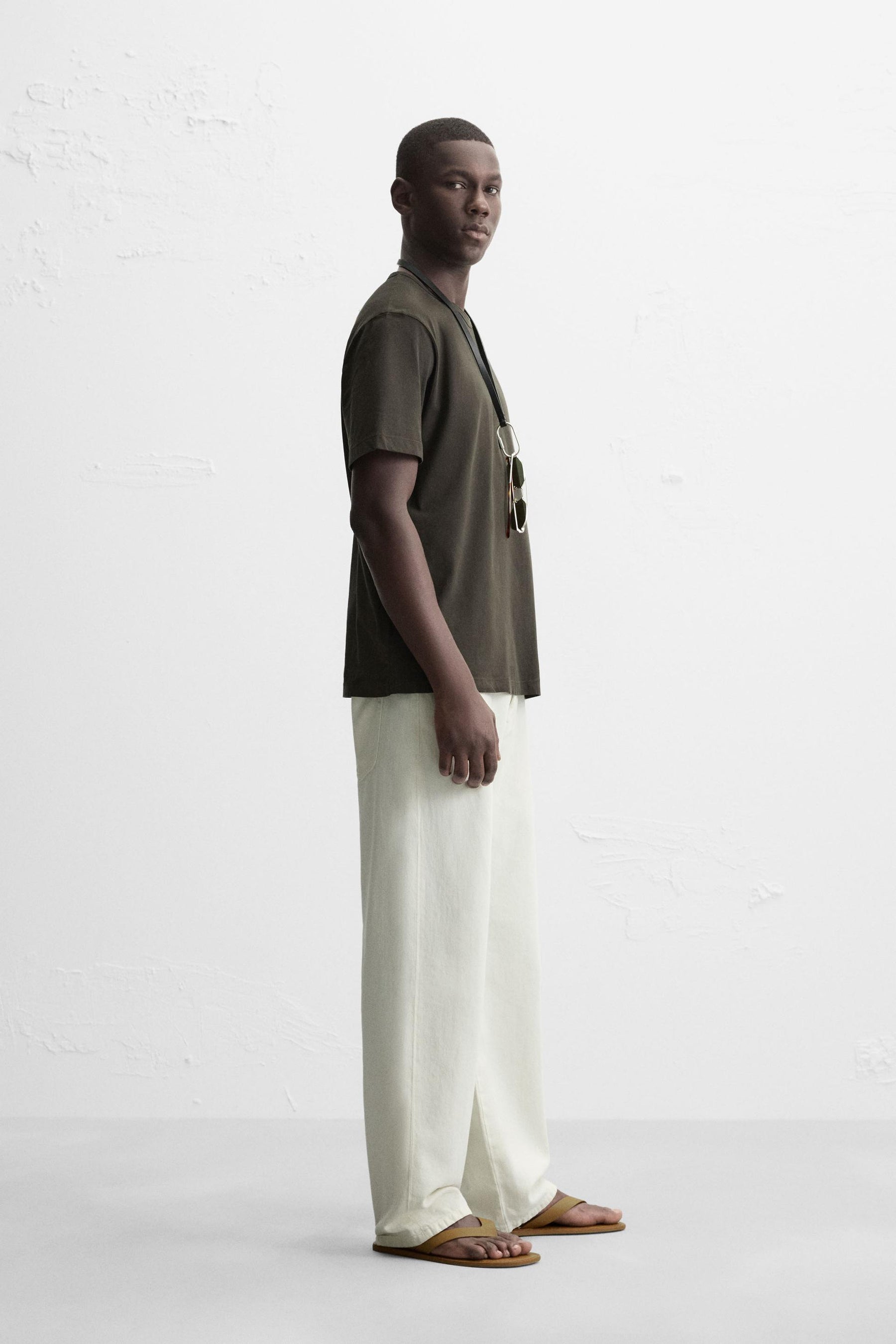 BASIC LIGHTWEIGHT T-SHIRT - Image 4