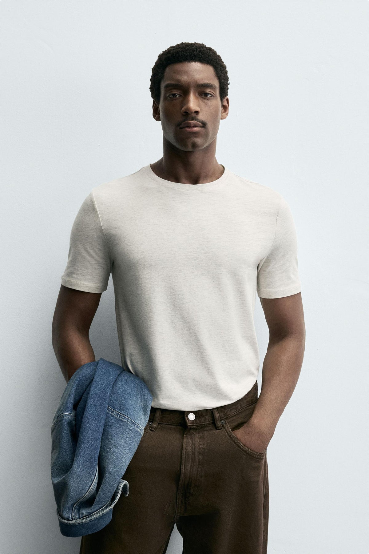 BASIC SLIM FIT T-SHIRT - Image 2