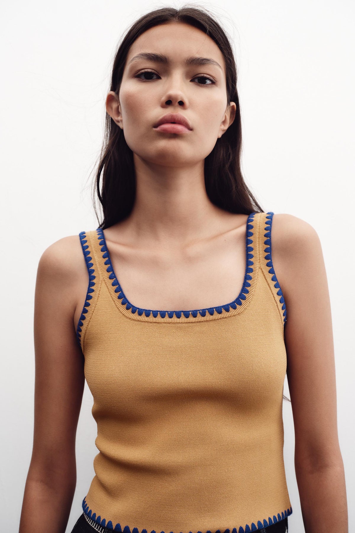 KNIT TOP WITH CONTRAST EMBROIDERY - Image 2
