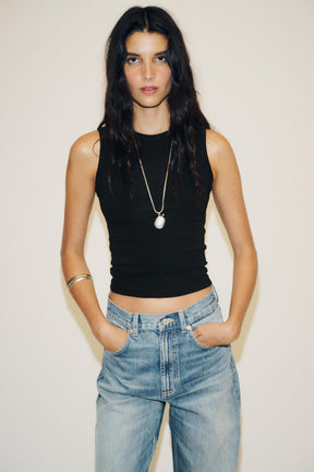 Wide-leg high-waist jeans