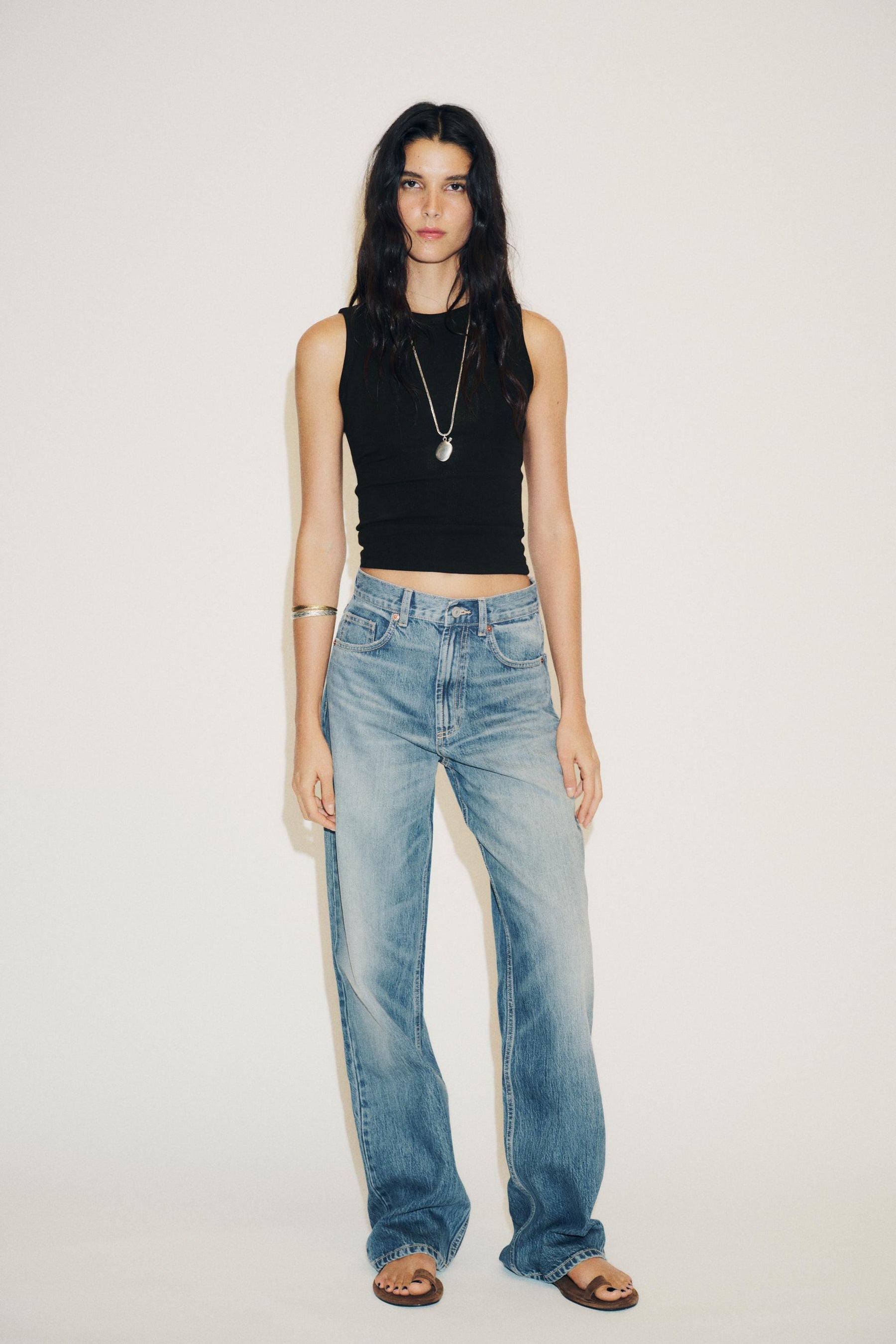 Wide-leg high-waist jeans