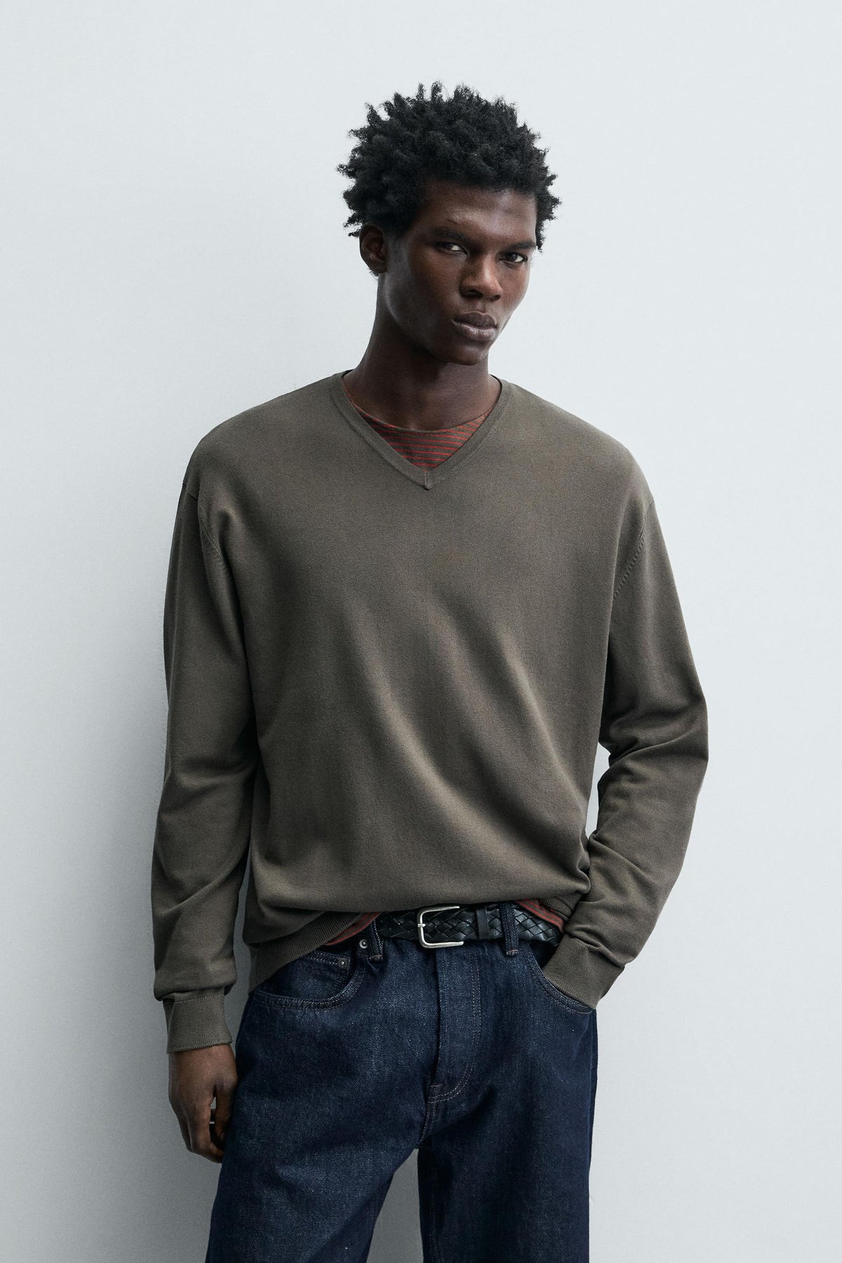 BASIC V-NECK SWEATER - Image 2