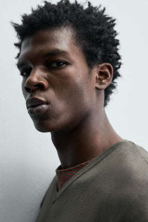 BASIC V-NECK SWEATER - Image 4