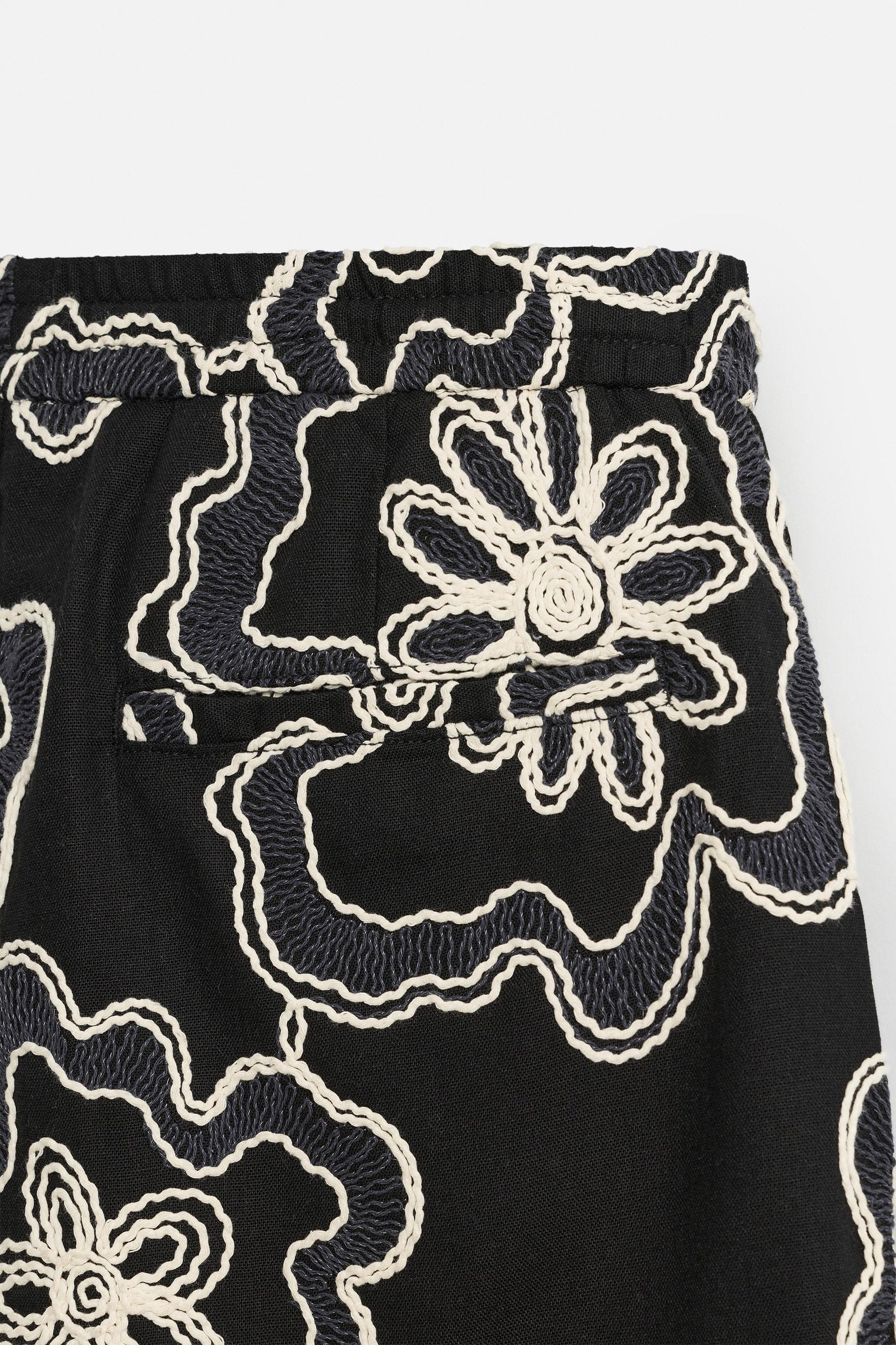 EMBOSSED EMBROIDERED BERMUDA SHORTS - Image 10