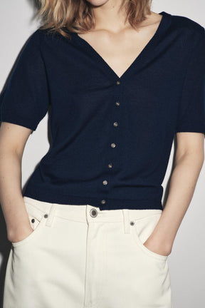 100% EXTRA FINE WOOL SHORT SLEEVE CARDIGAN - Image 5