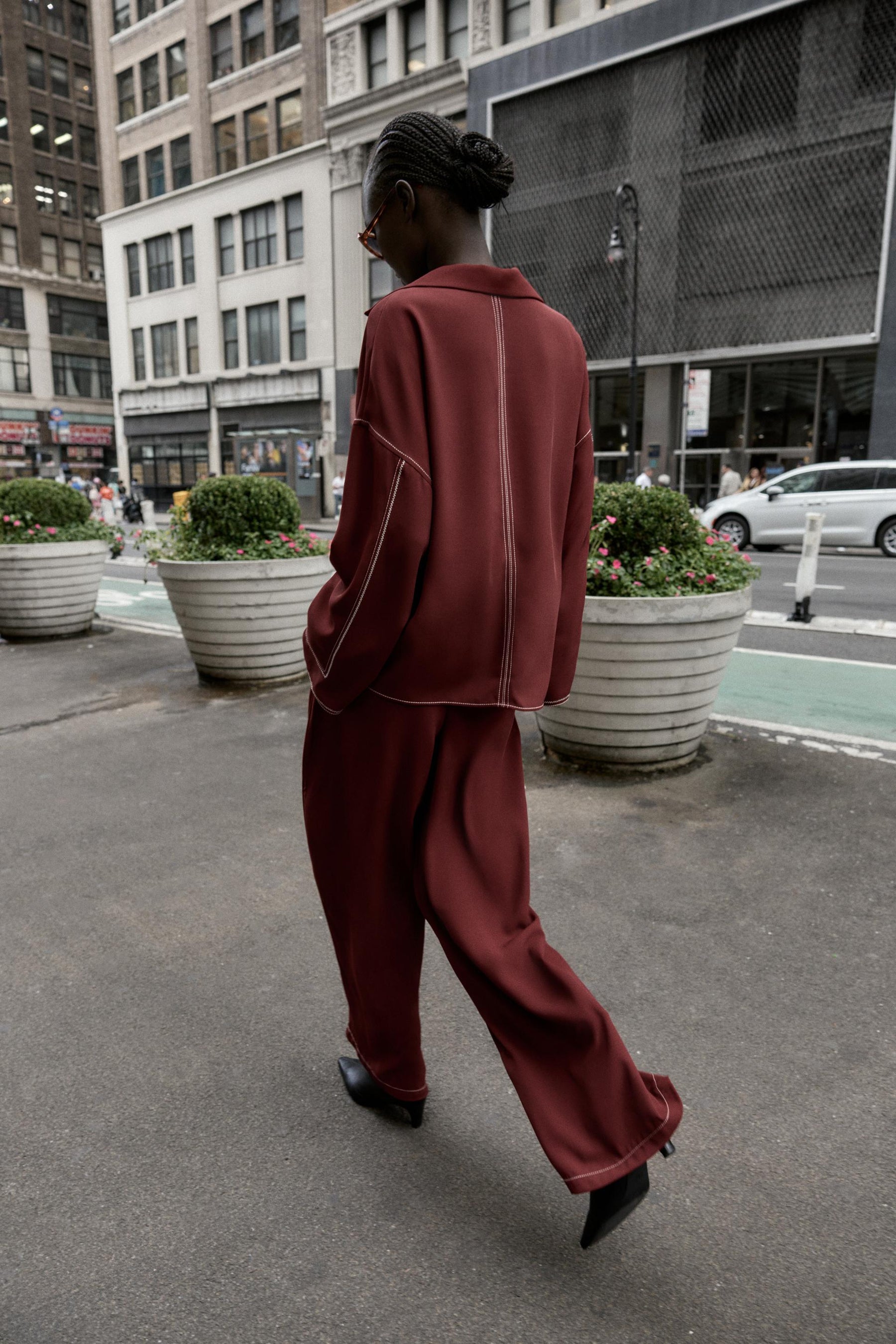 Contrast Topstitched Wide-Leg Trousers