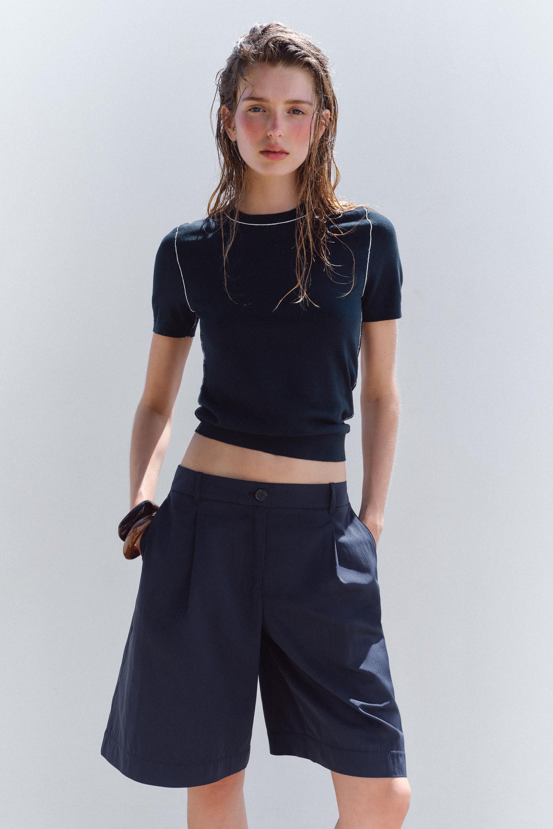 SHORT SLEEVE KNIT TOP WITH PIPING - Image 1