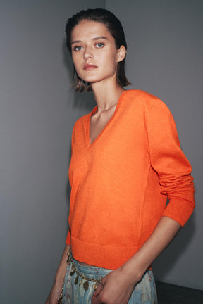 V-NECK KNIT SWEATER