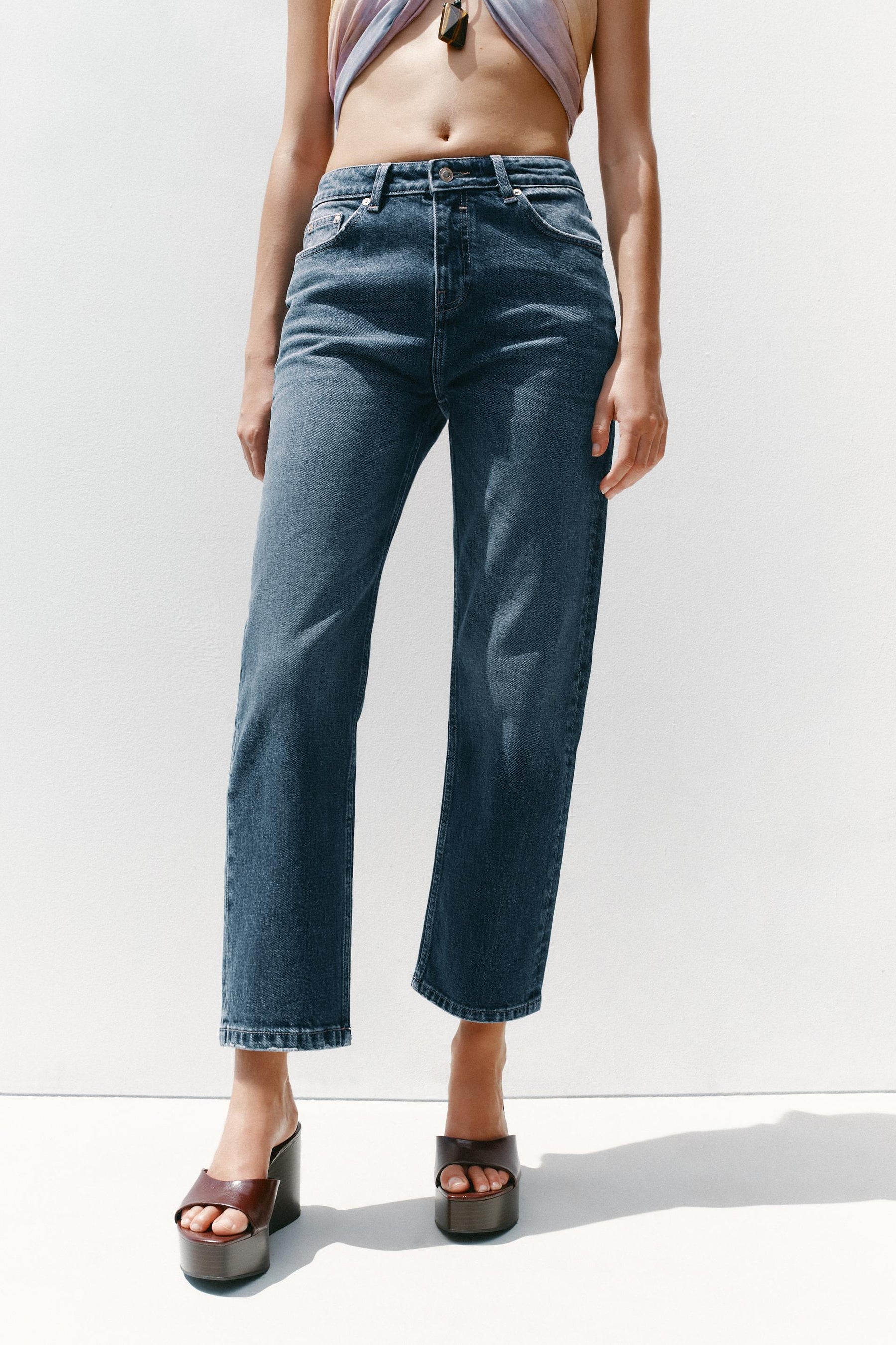 Slim-fit high-waist jeans
