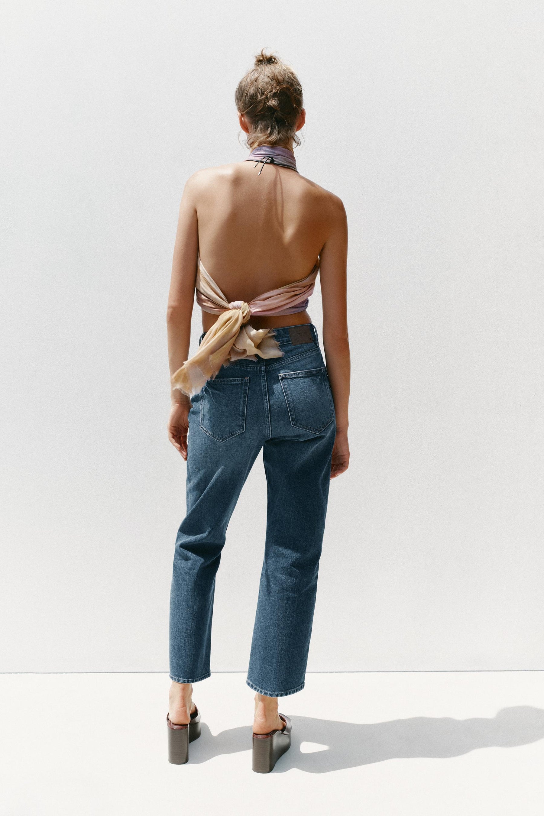 Slim-fit high-waist jeans