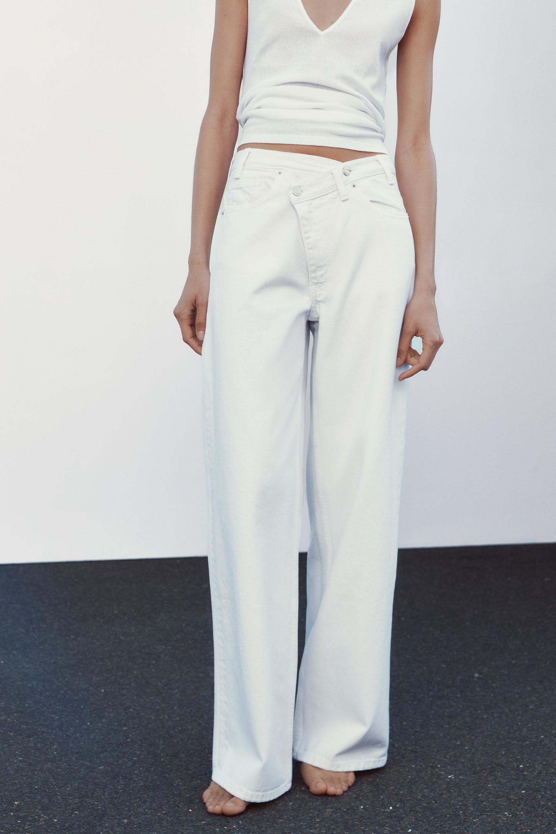 Wide-leg crossover jeans