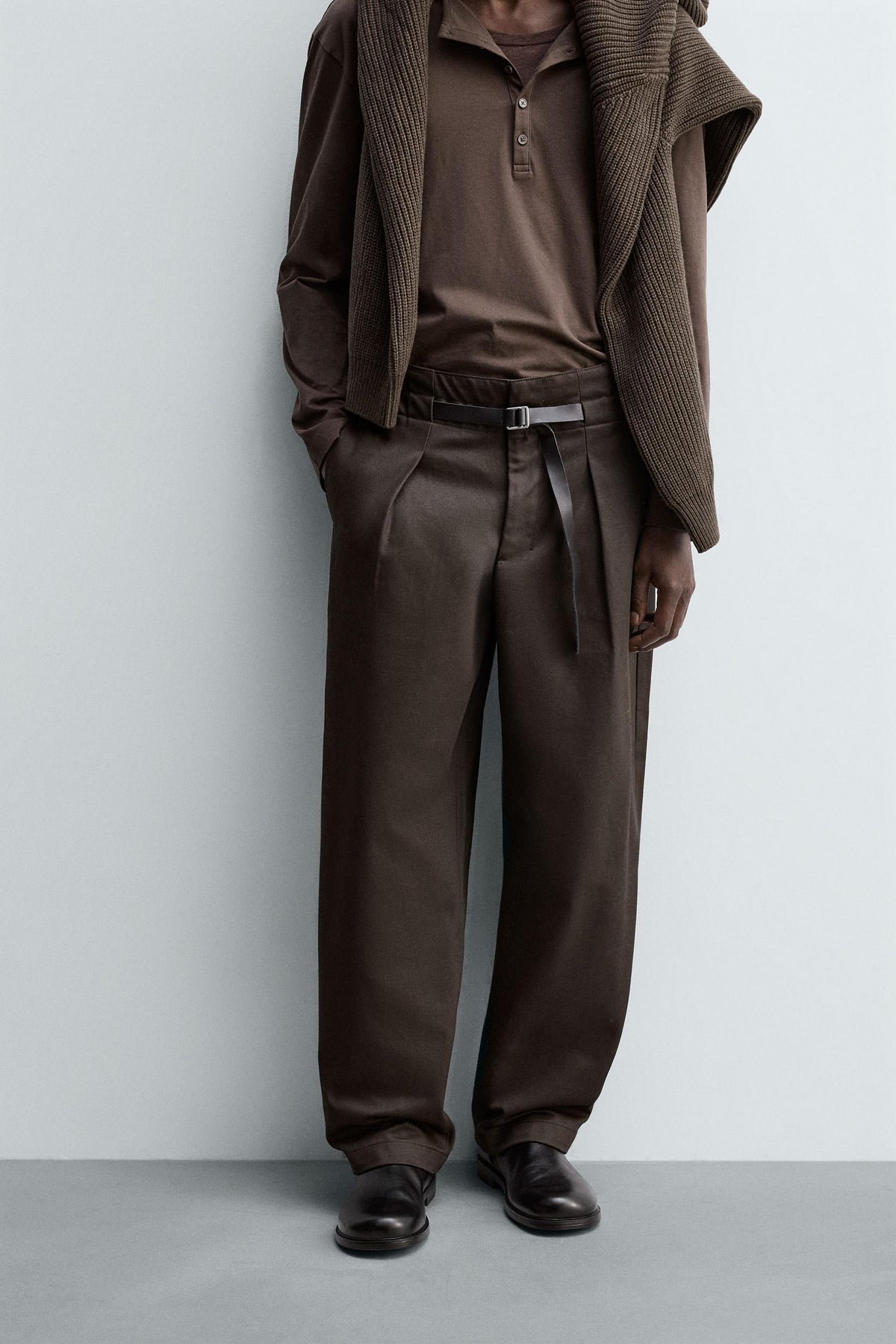 PLEATED TROUSERS WITH BELT - Image 2