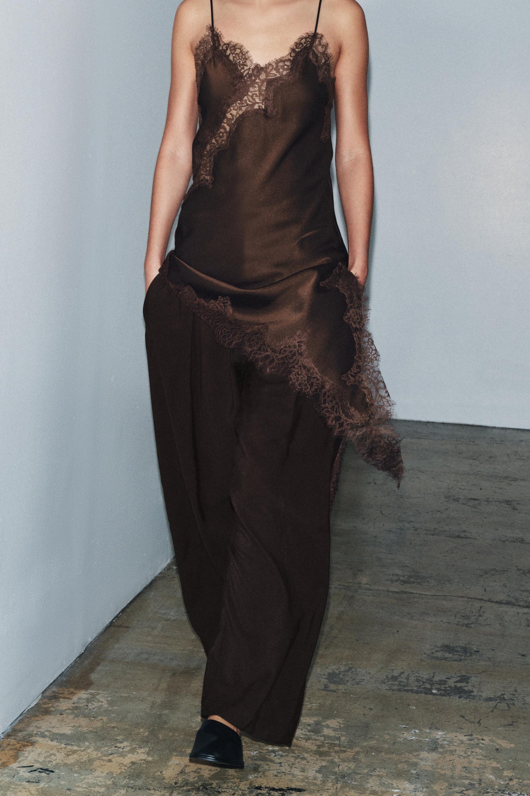 Wide-leg Trousers with Buckle