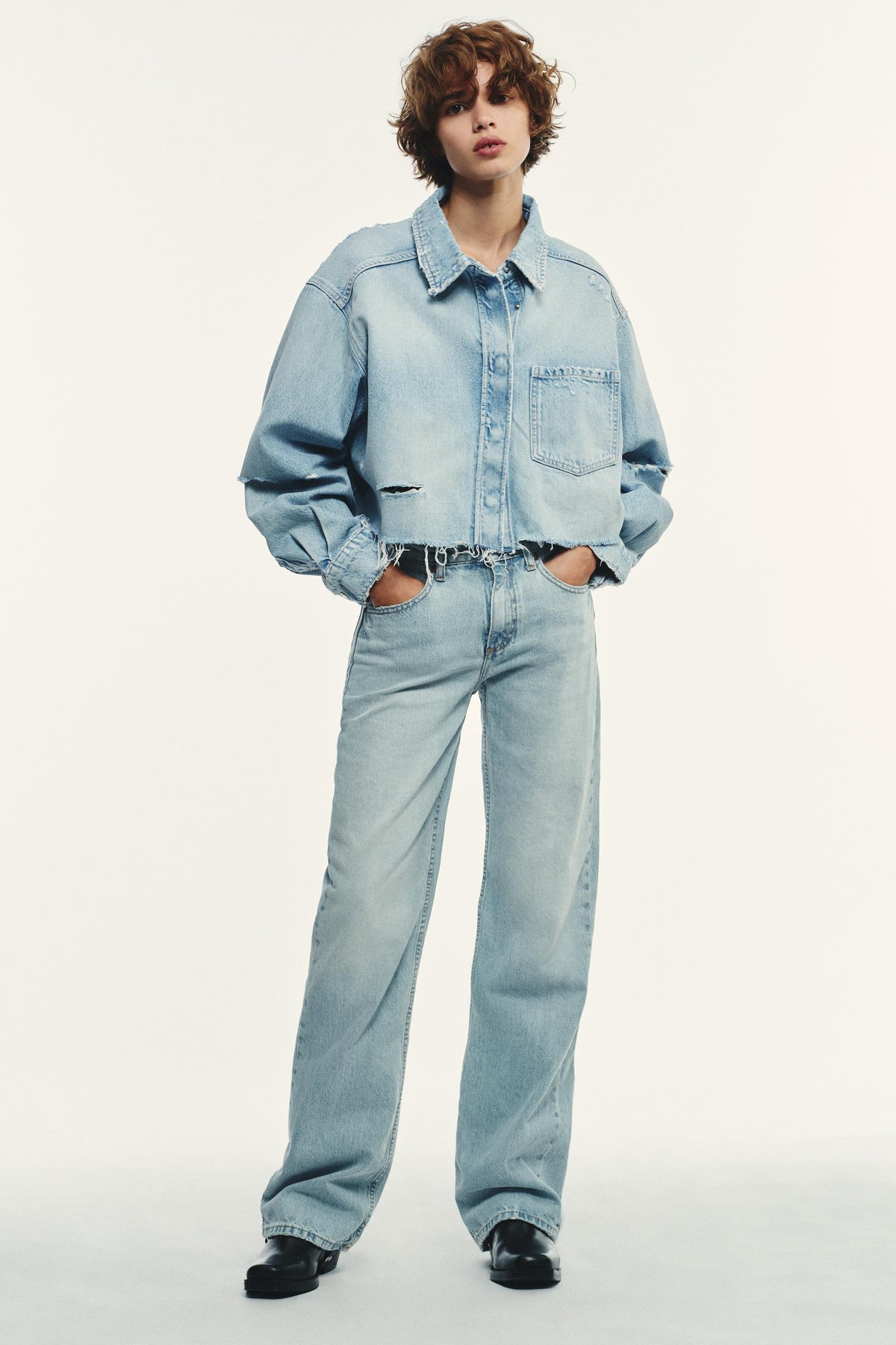 Wide-leg denim jeans