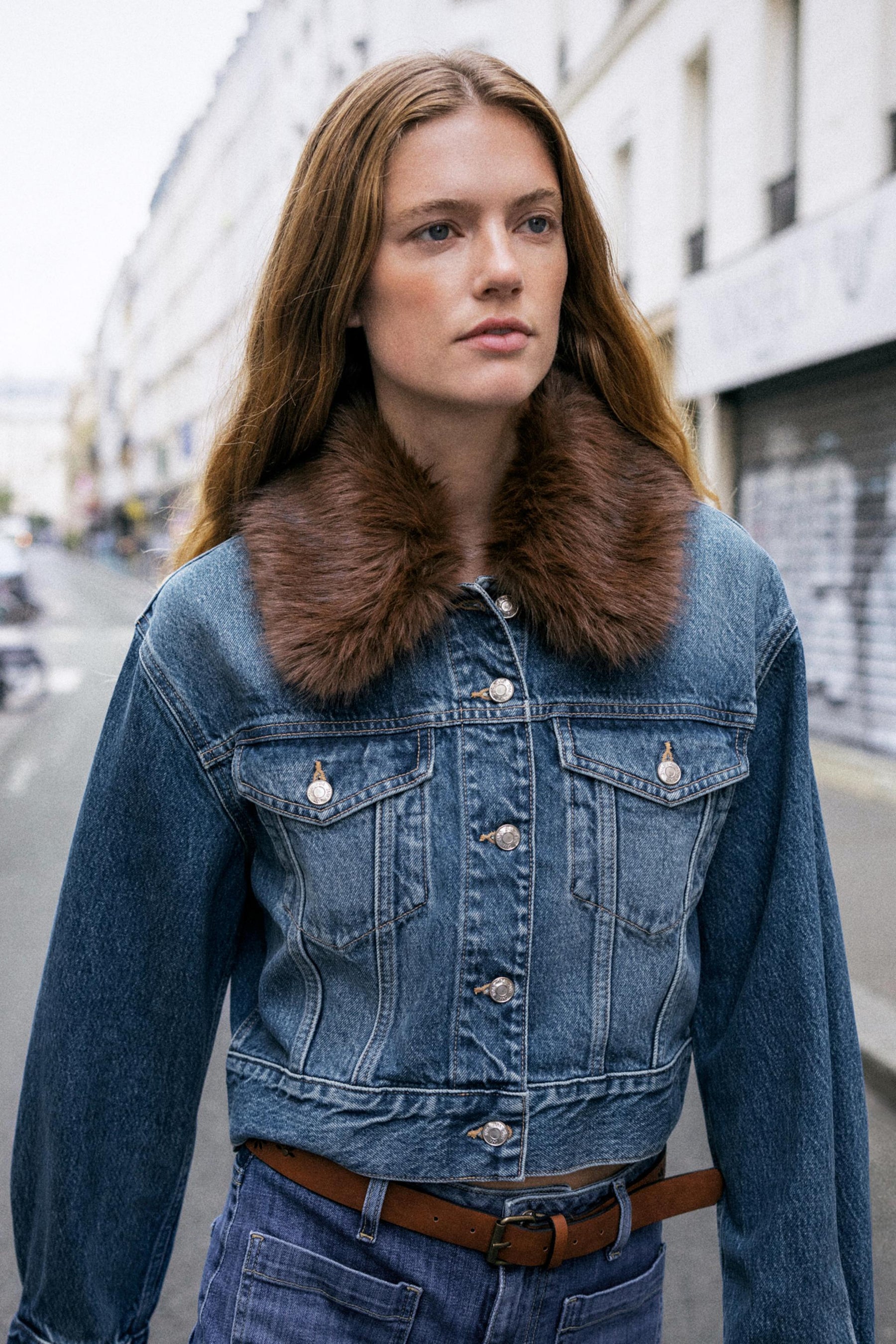 Z1975 FAUX FUR COLLAR SHORT DENIM JACKET - Image 1