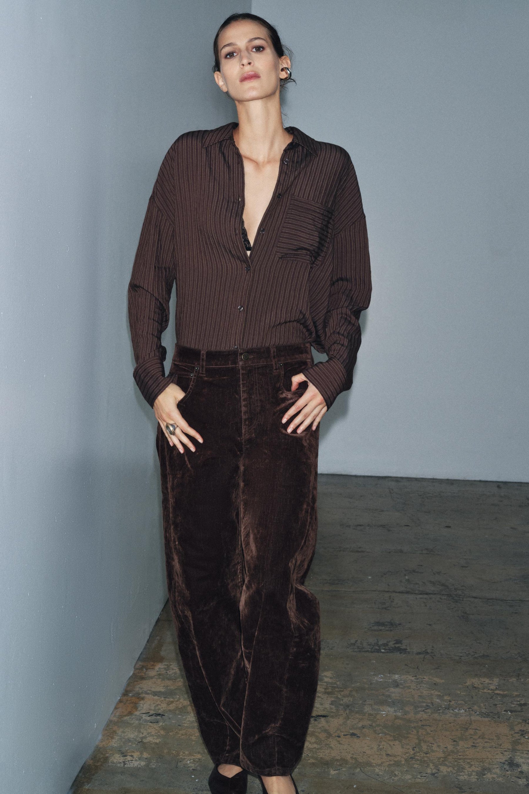 HIGH-WAIST FLOCKED BALLOON JEANS