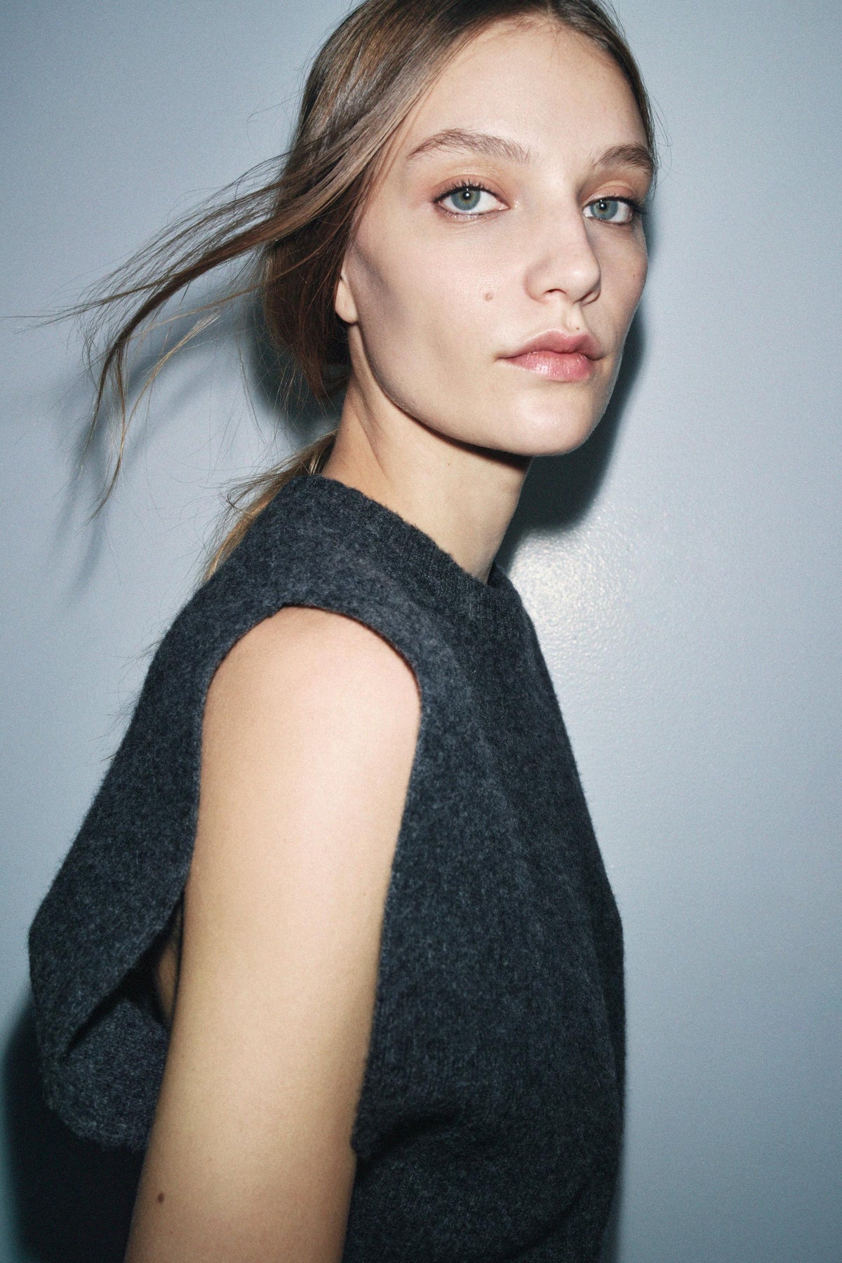 100% WOOL SLEEVELESS WAISTCOAT - Image 1