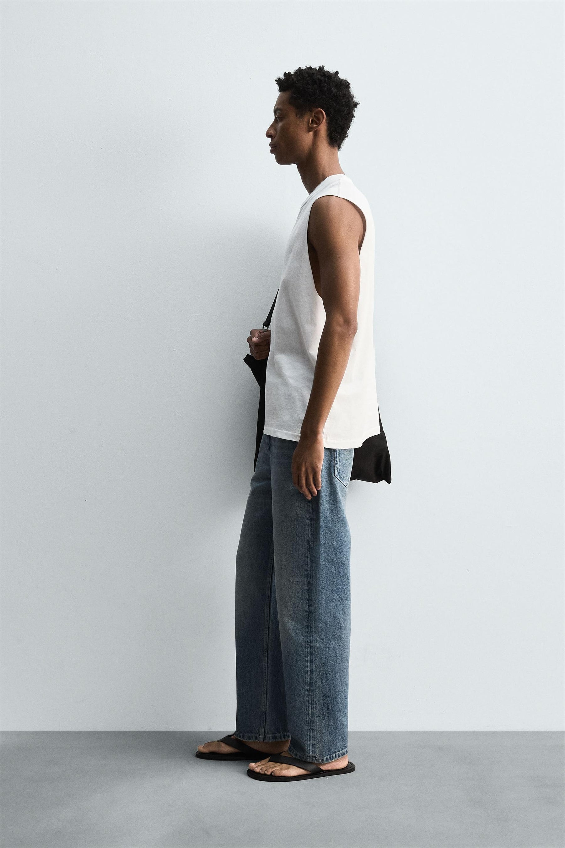 LIGHTWEIGHT TANK T-SHIRT - Image 4