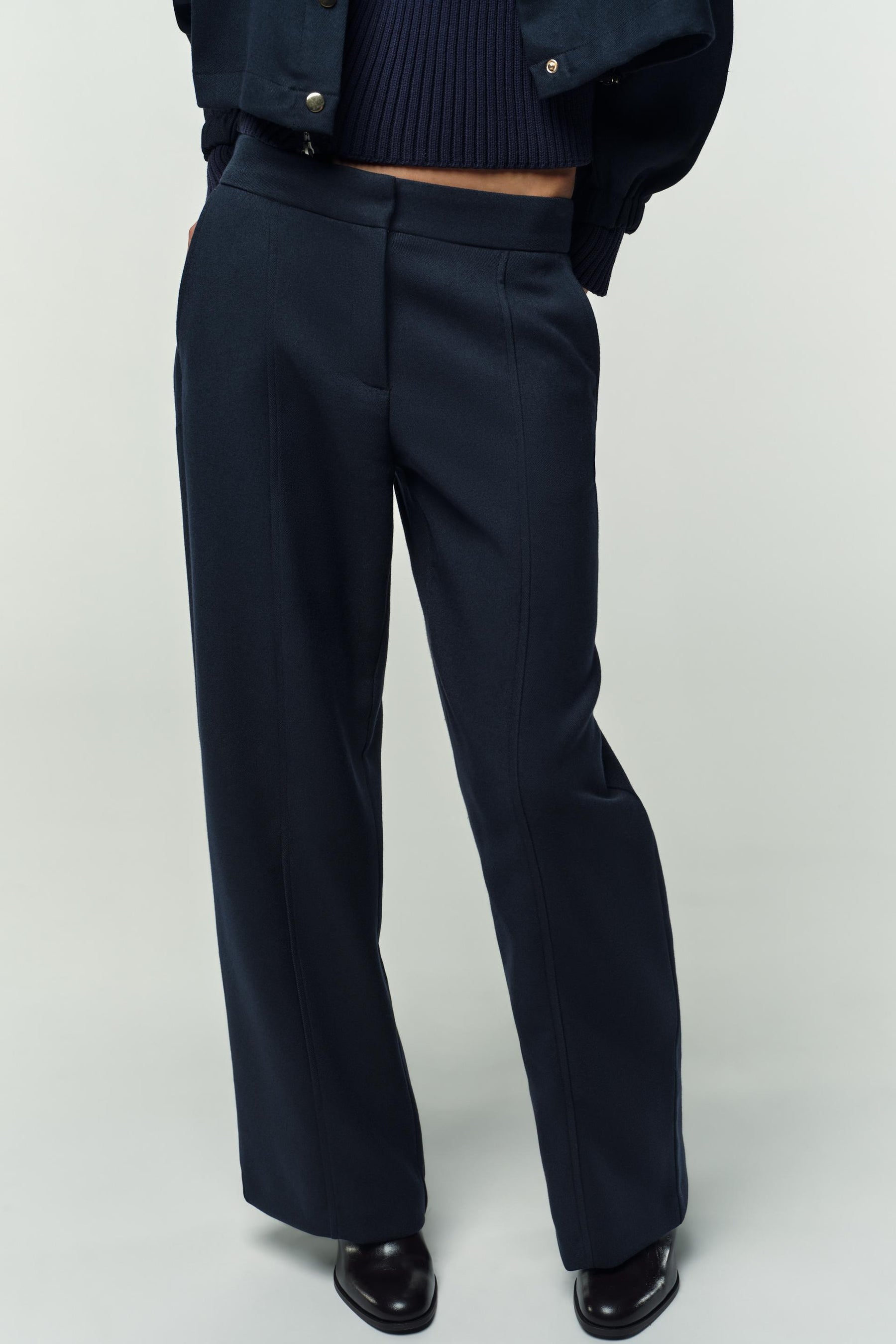 Straight-leg trousers with detail.