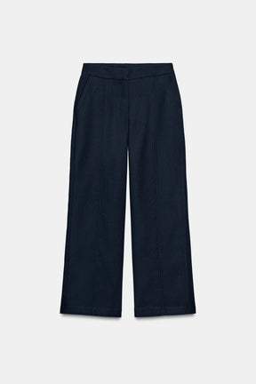 Straight-leg trousers with detail.