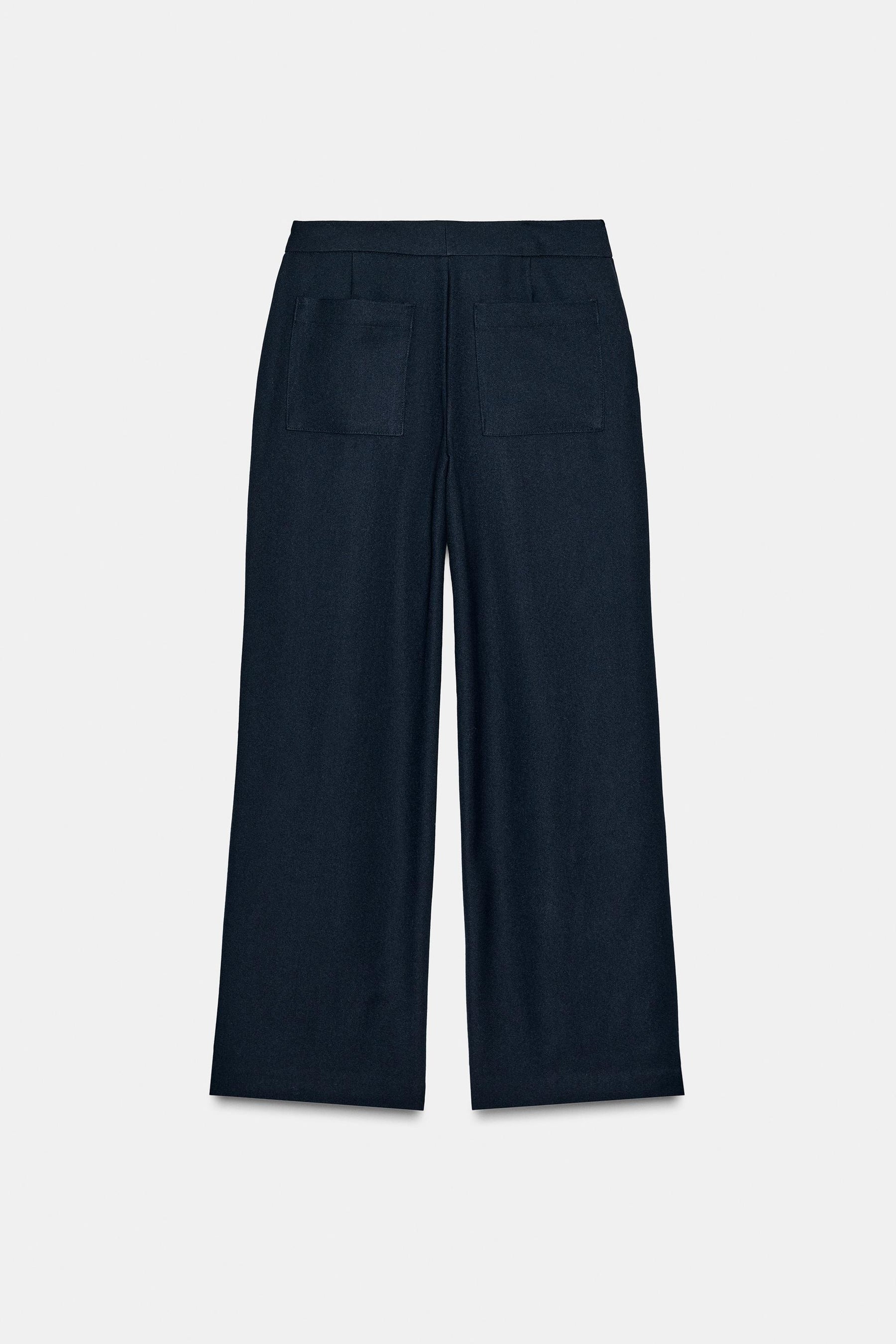 Straight-leg trousers with detail.