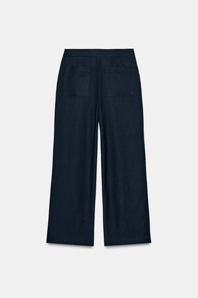 Straight-leg trousers with detail.