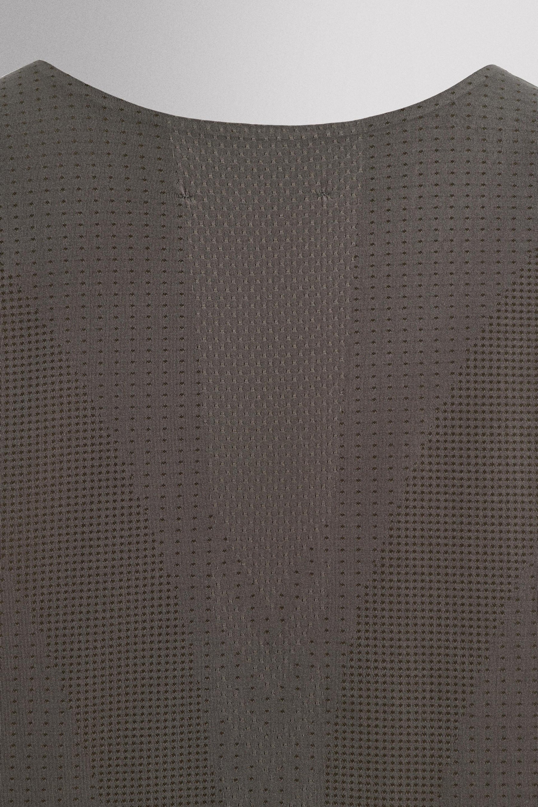 SEAMLESS TANK TOP - Image 9