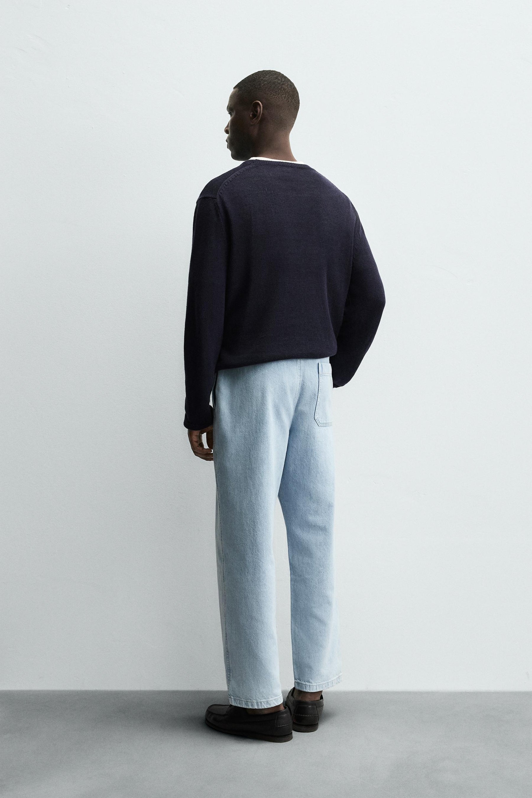 LIGHTWEIGHT JOGGER FIT JEANS - Image 3