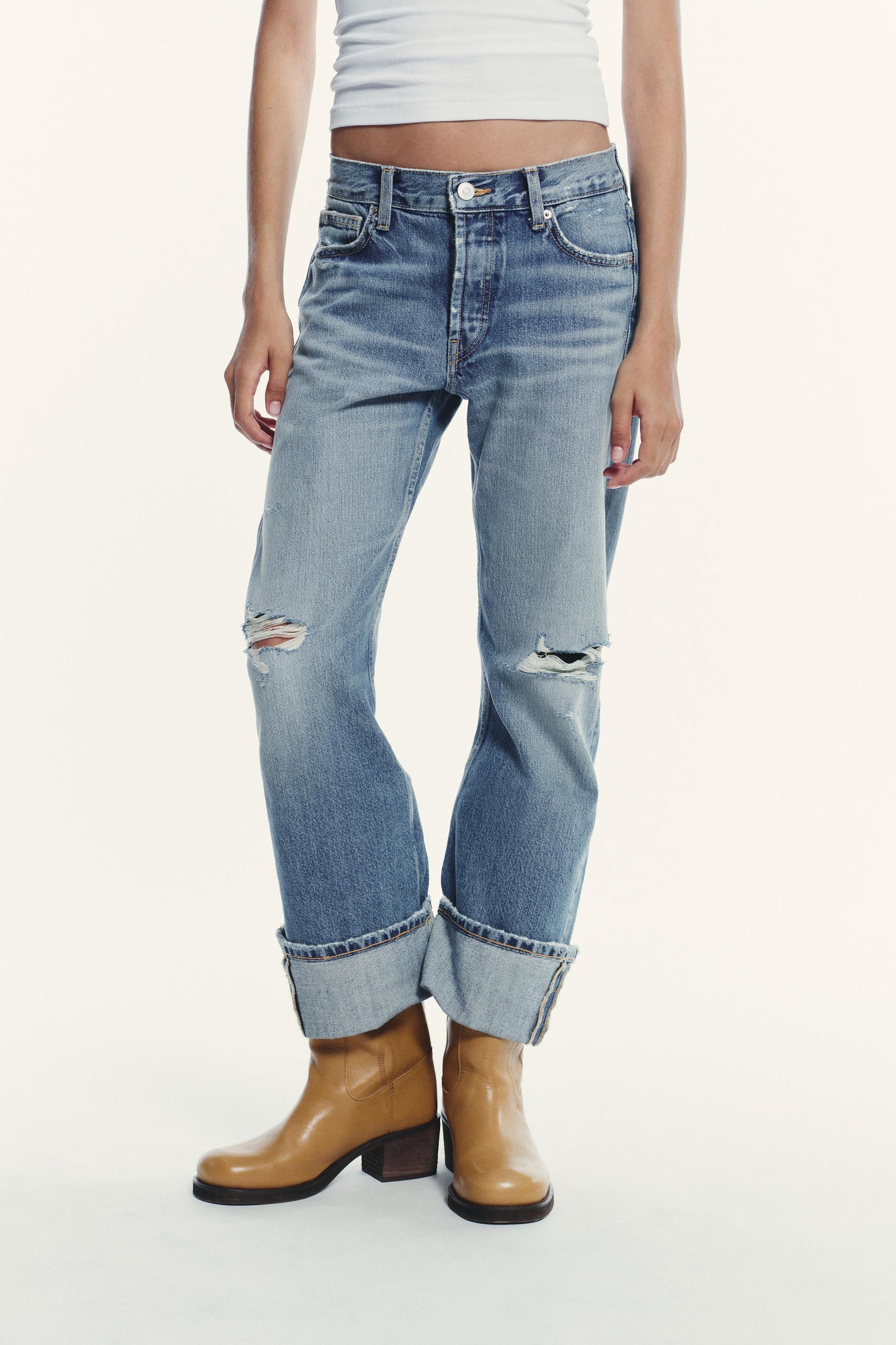 RIPPED STRAIGHT MID-WAIST JEANS