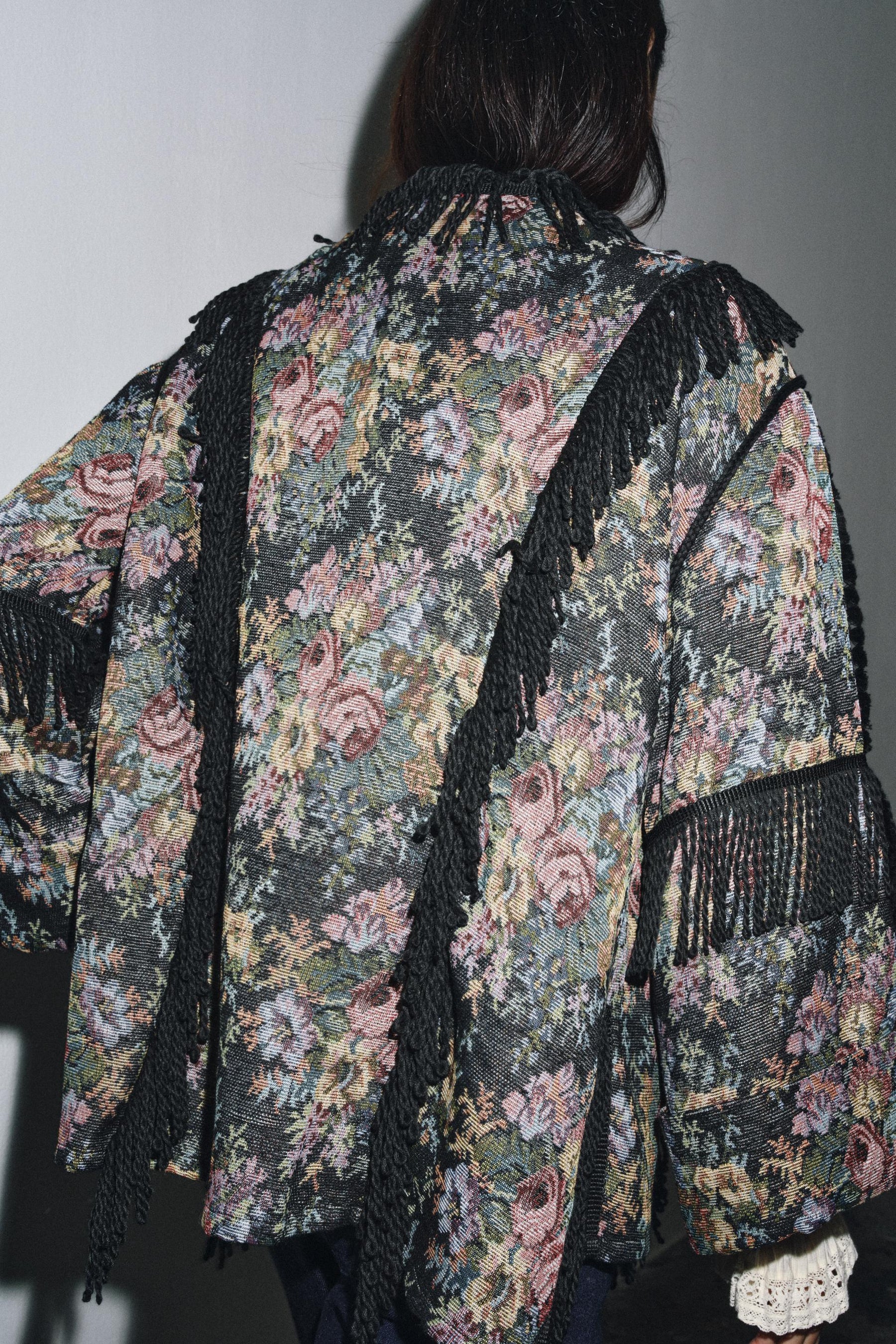 FLORAL JACQUARD FRINGED KIMONO - Image 2