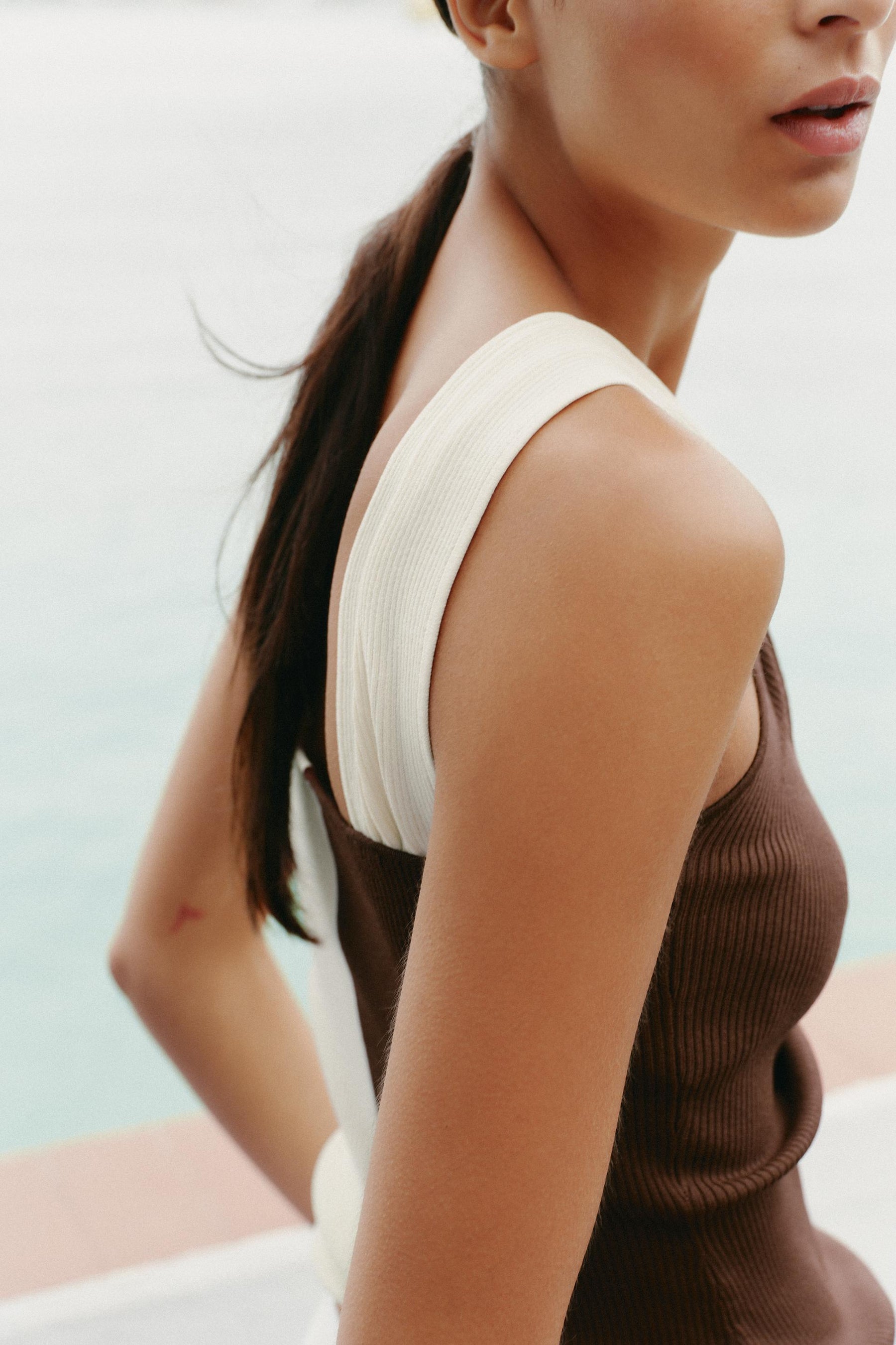 HALTER TOP WITH TRIM DETAIL - Image 4