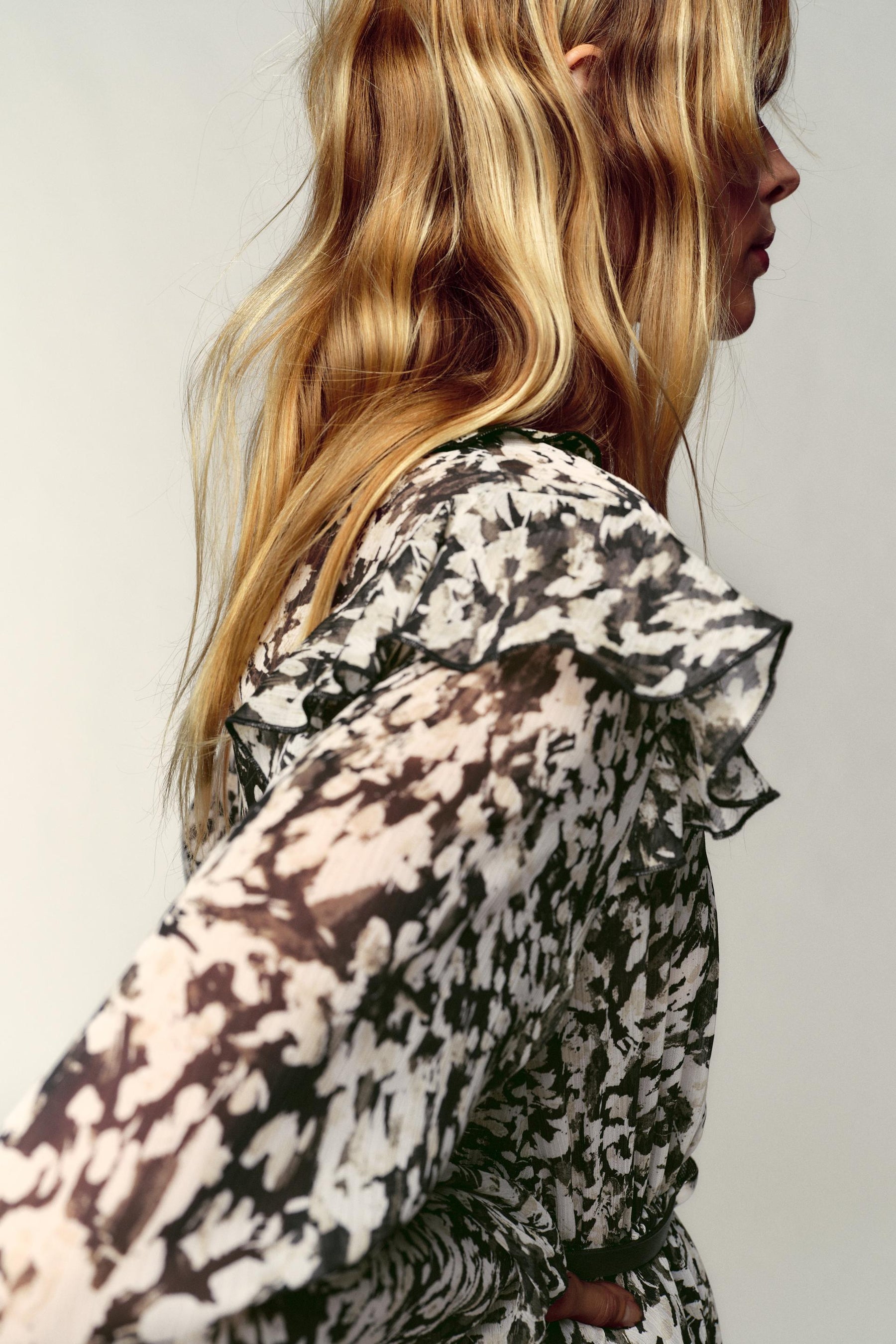 PRINTED MINI DRESS WITH BELT - Image 4