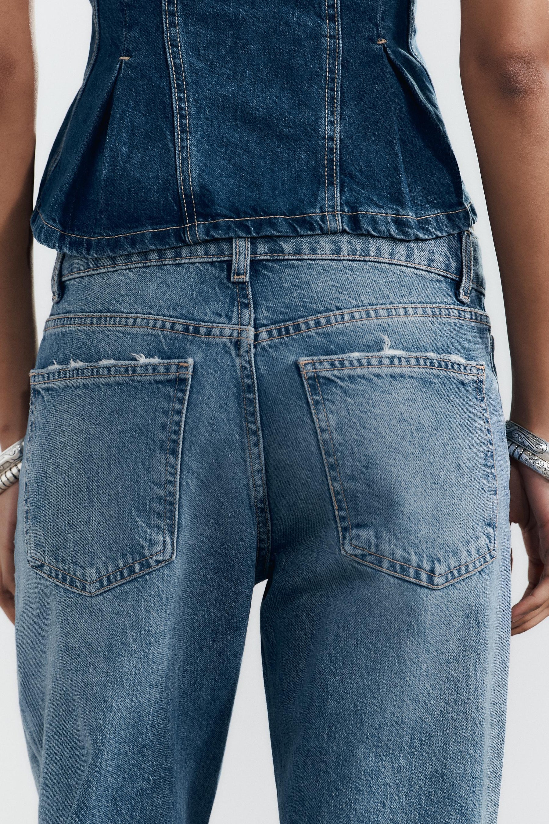 Mid-Waist Wide-Leg Jeans