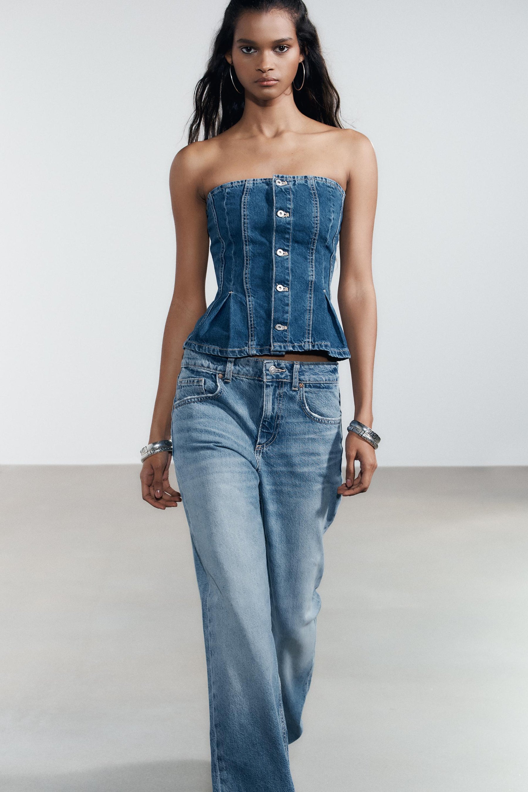 Mid-Waist Wide-Leg Jeans