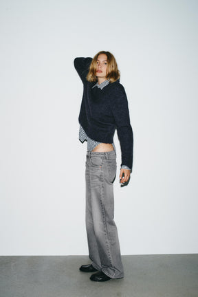 Wide-leg low-rise jeans