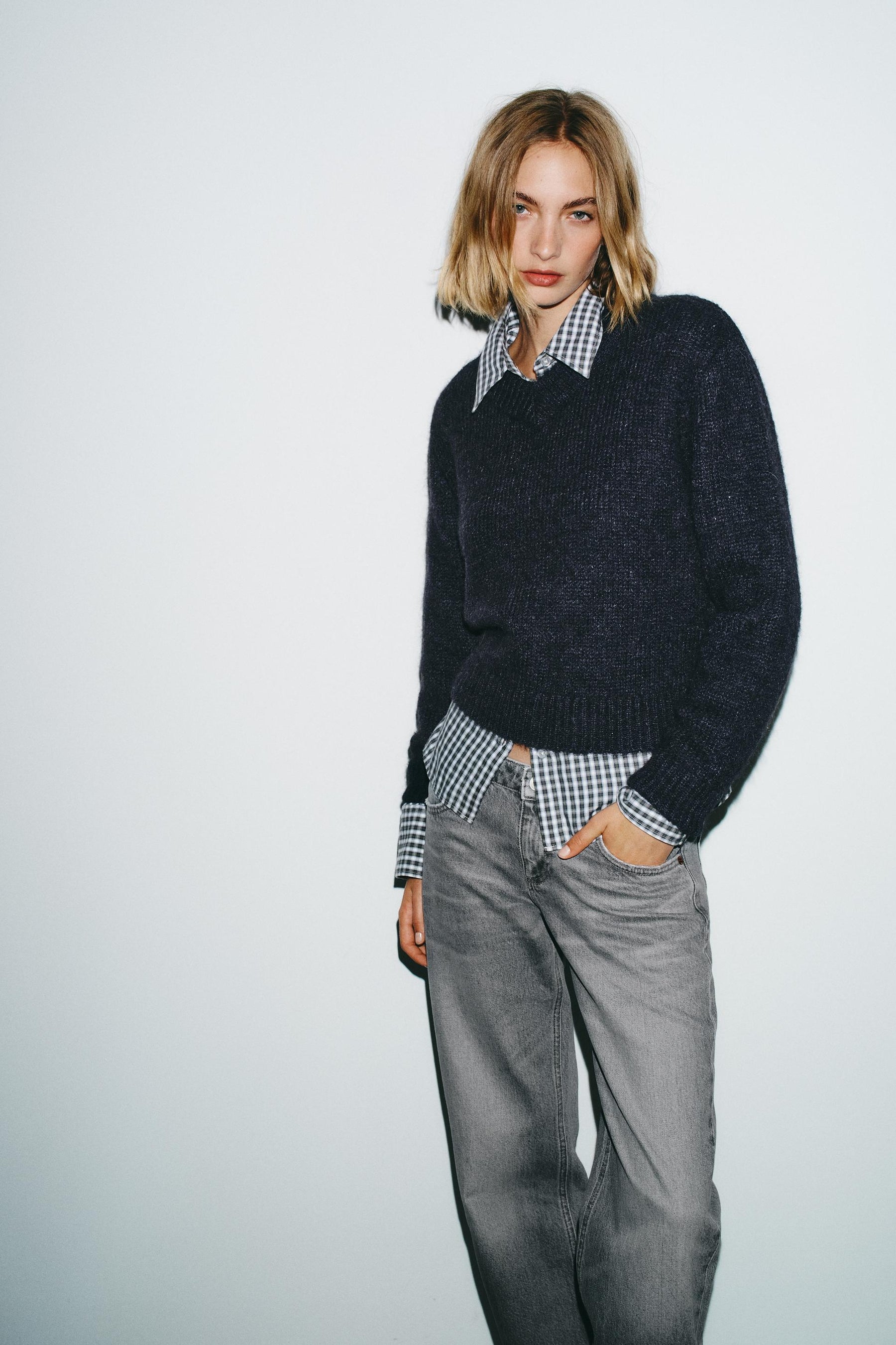 Wide-leg low-rise jeans