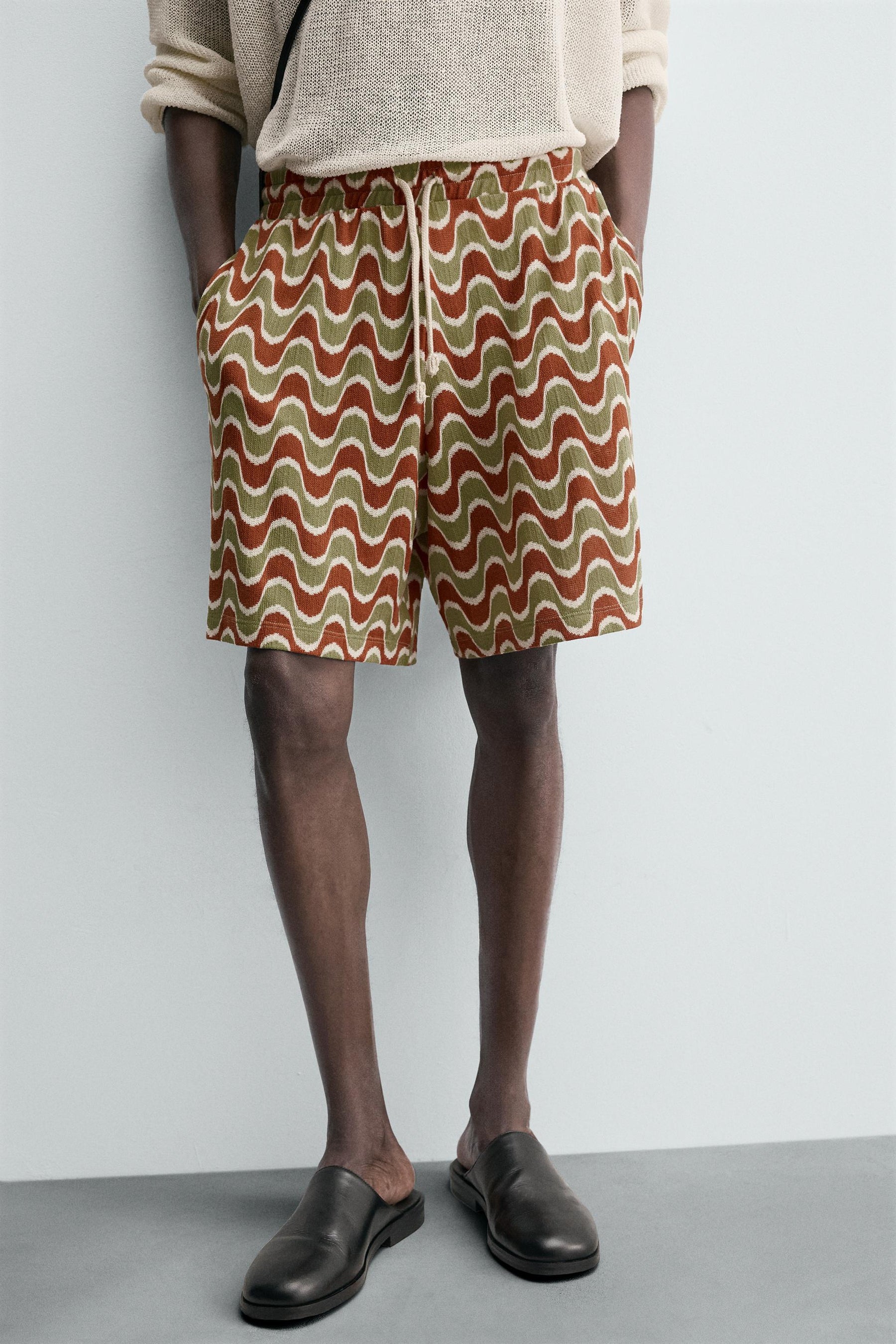 GEOMETRIC JACQUARD BERMUDA SHORTS - Image 5