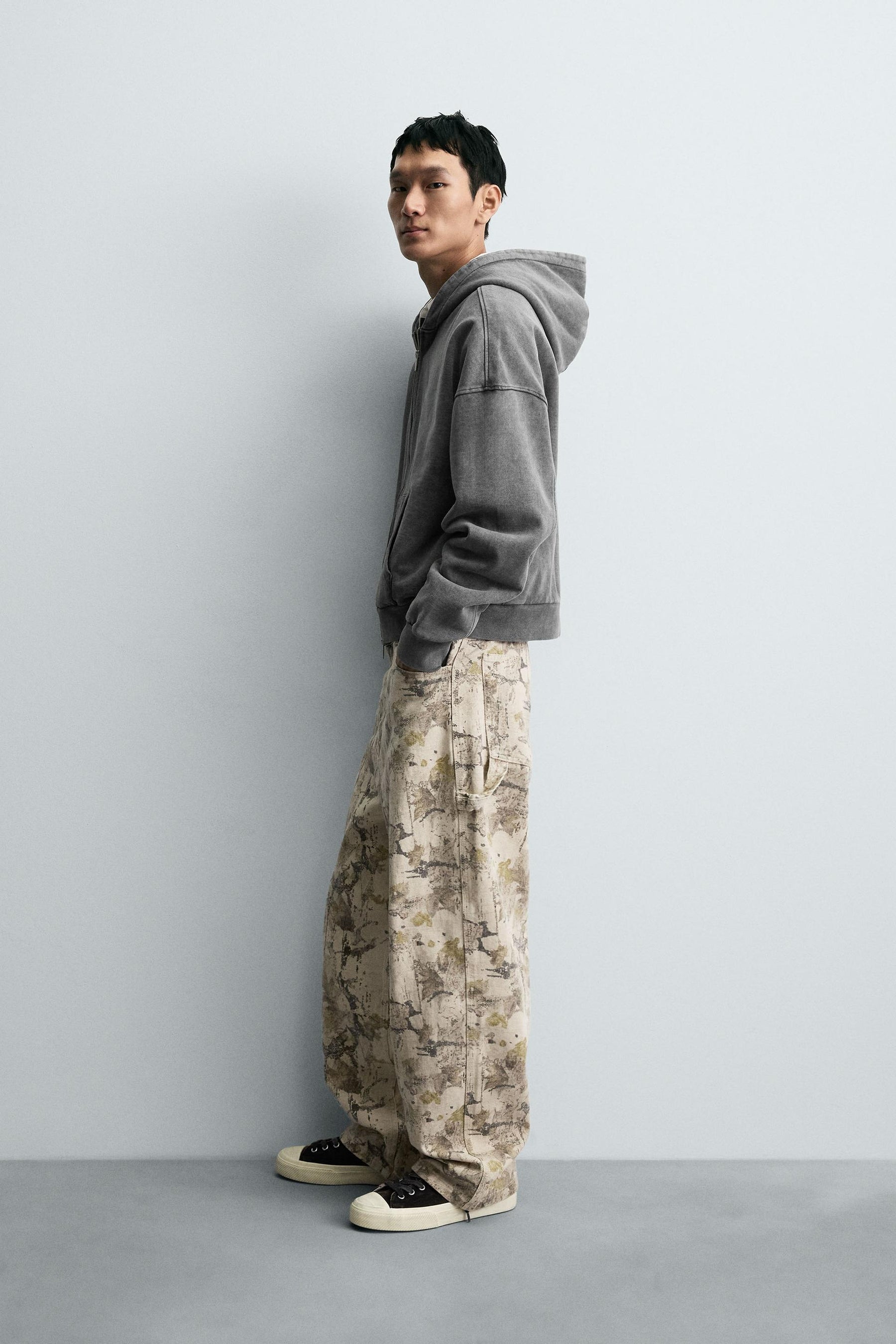 ABSTRACT PRINT BAGGY FIT CARPENTER TROUSERS - Image 4