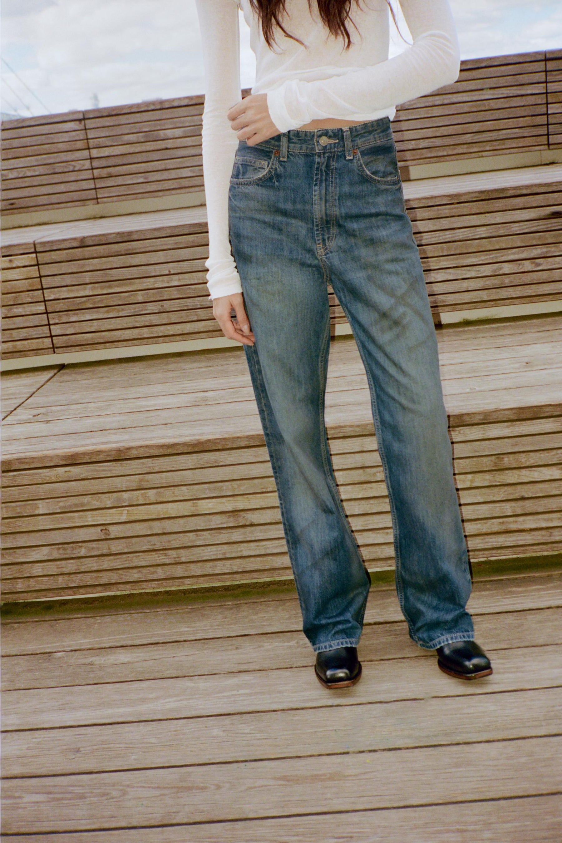 Wide-leg high-waist jeans