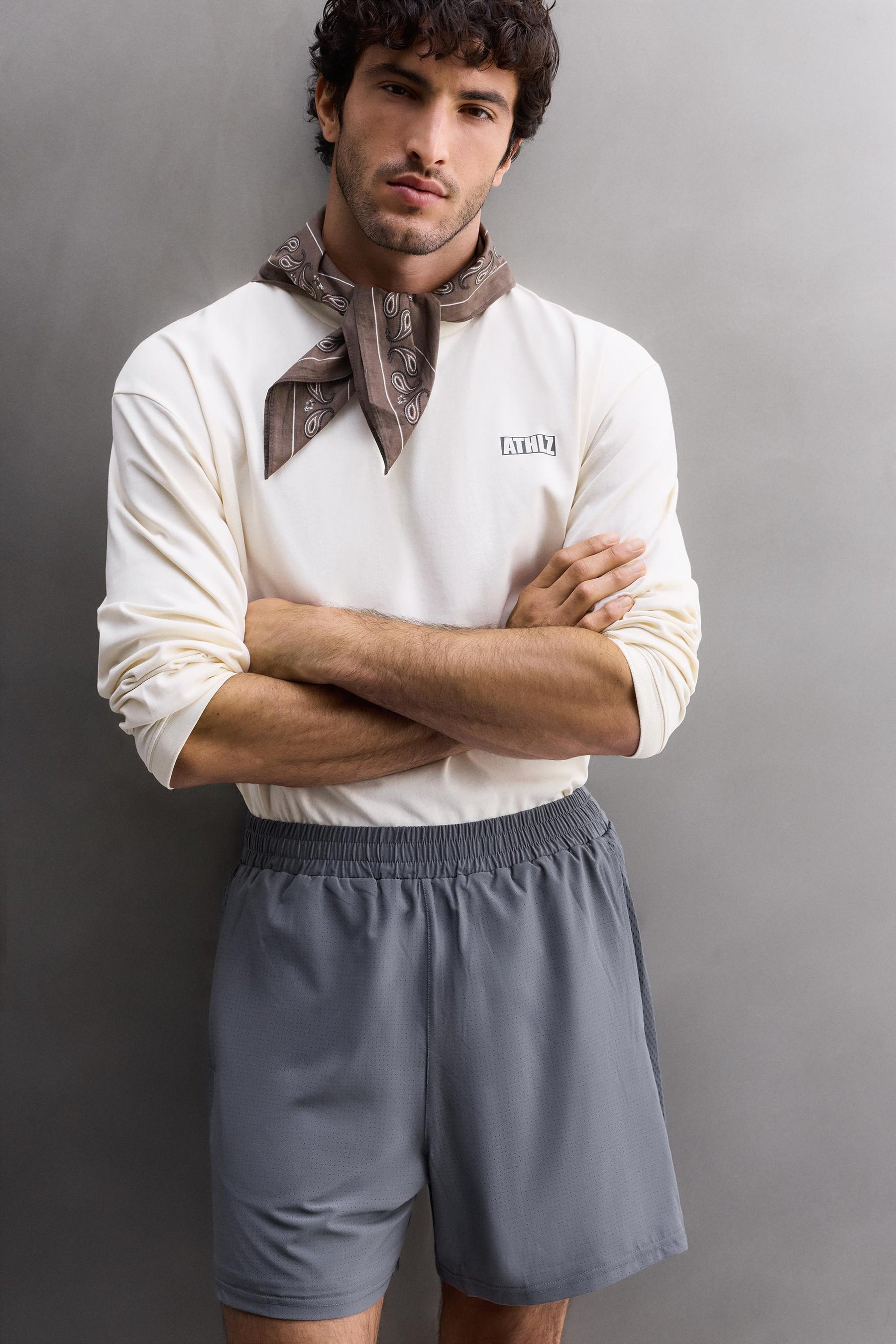 CONTRAST PERFORATED SHORTS - Image 5