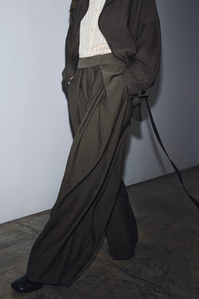 PLEATED WIDE-LEG TROUSERS