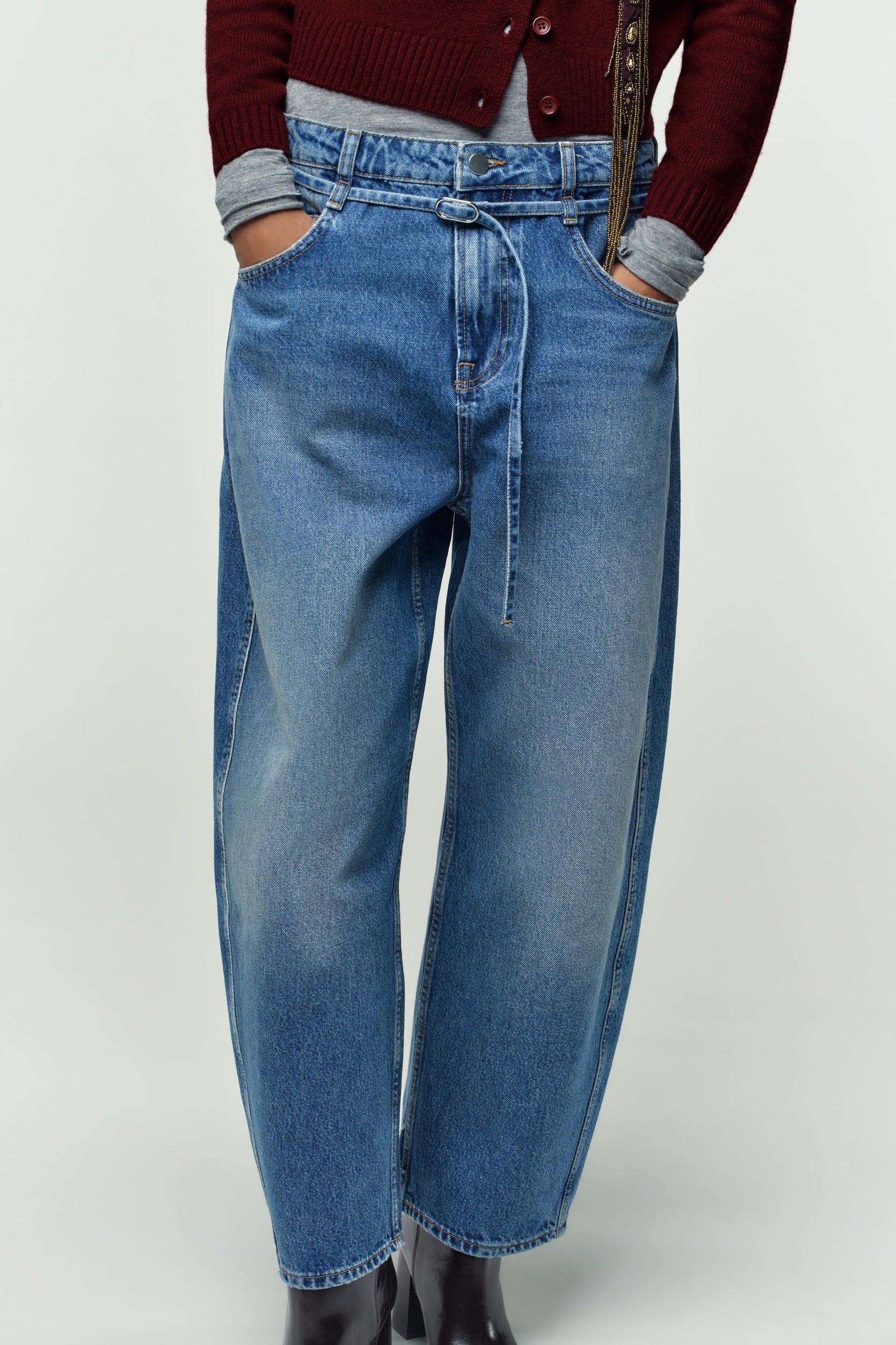 Mid-waist barrel-leg jeans