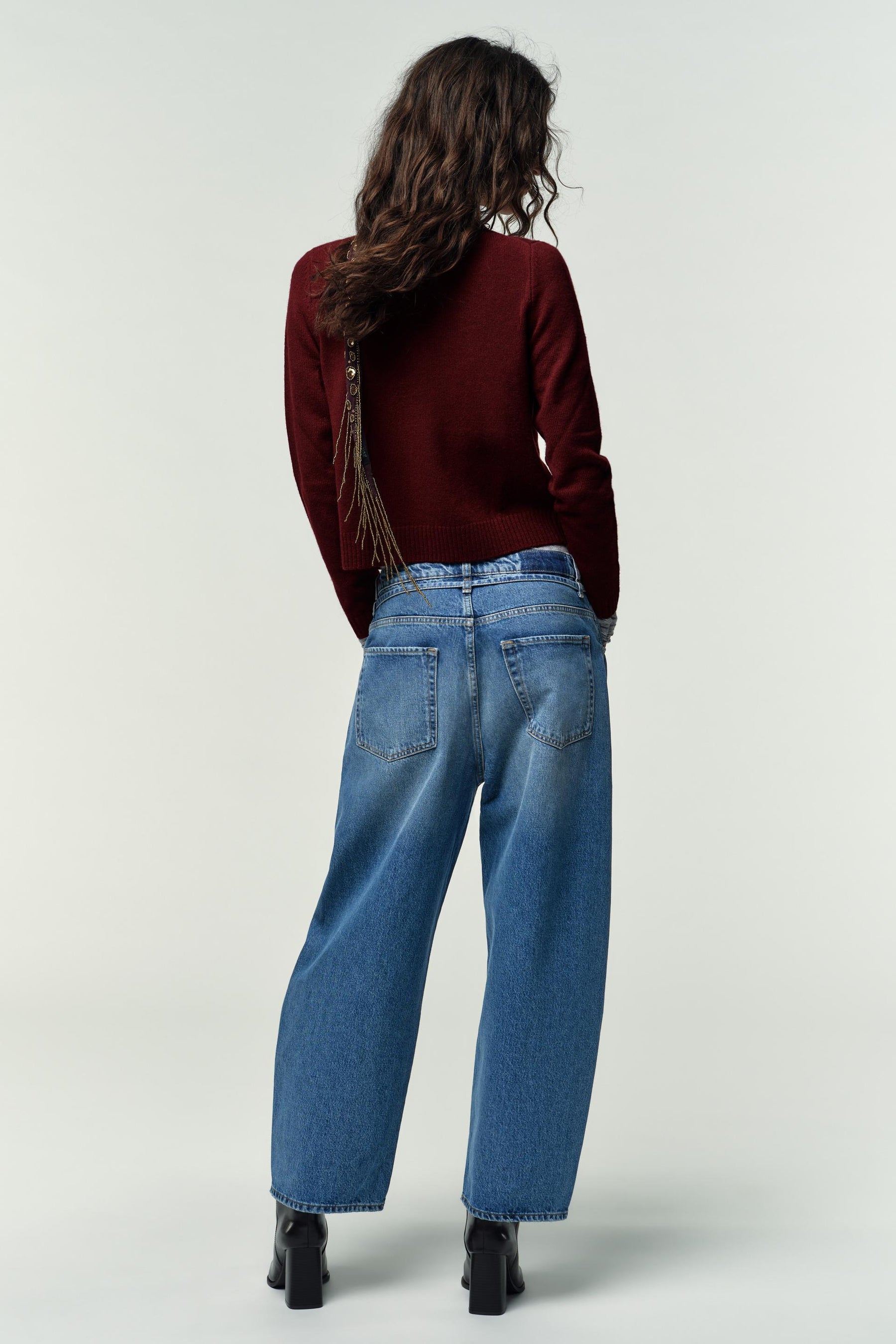 Mid-waist barrel-leg jeans