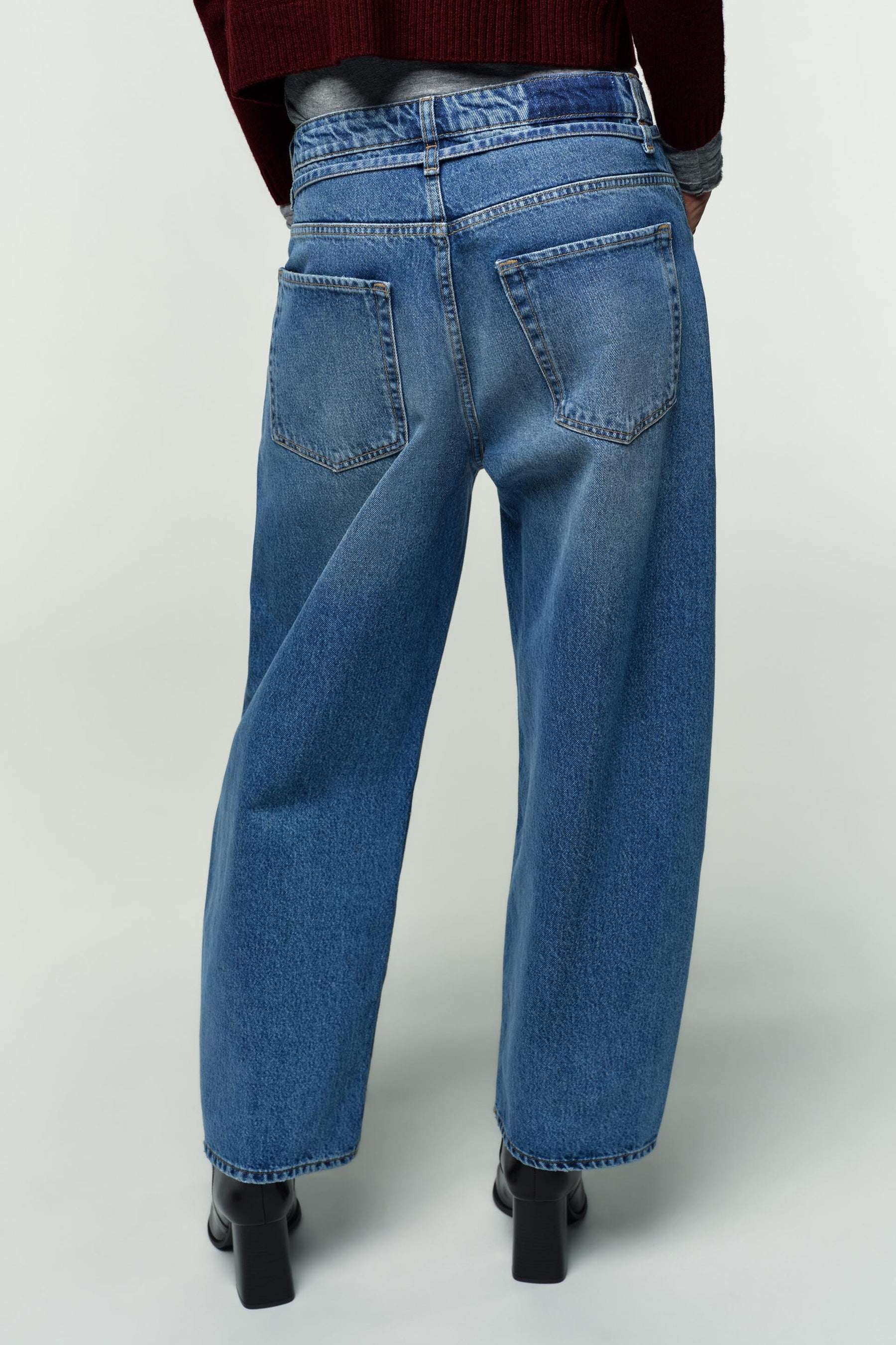 Mid-waist barrel-leg jeans
