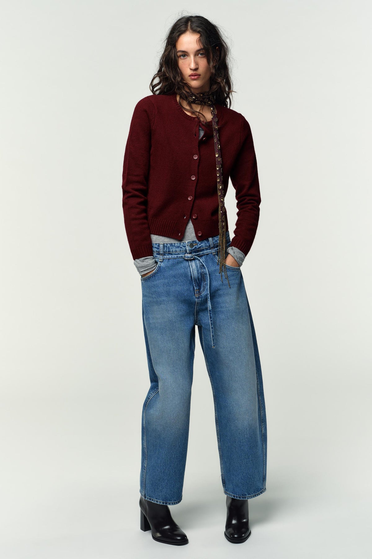Mid-waist barrel-leg jeans